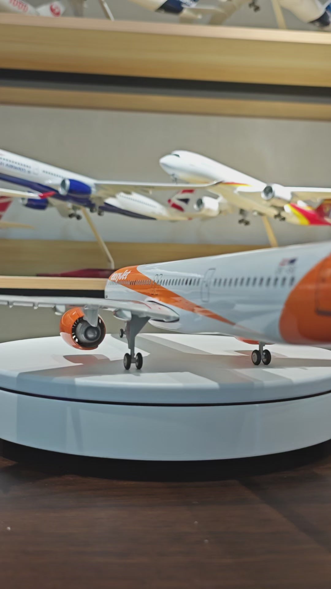 easyJet Airbus A321neo 1:100 Scale LED Aircraft Model – Skycraft