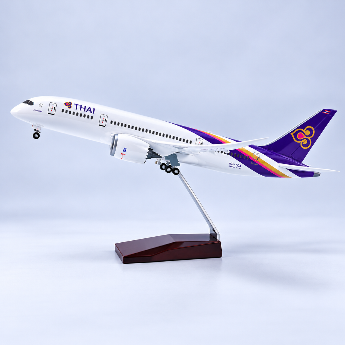 Modelo a escala 1:130 del avión Boeing 787-9 Dreamliner de Thai Airways