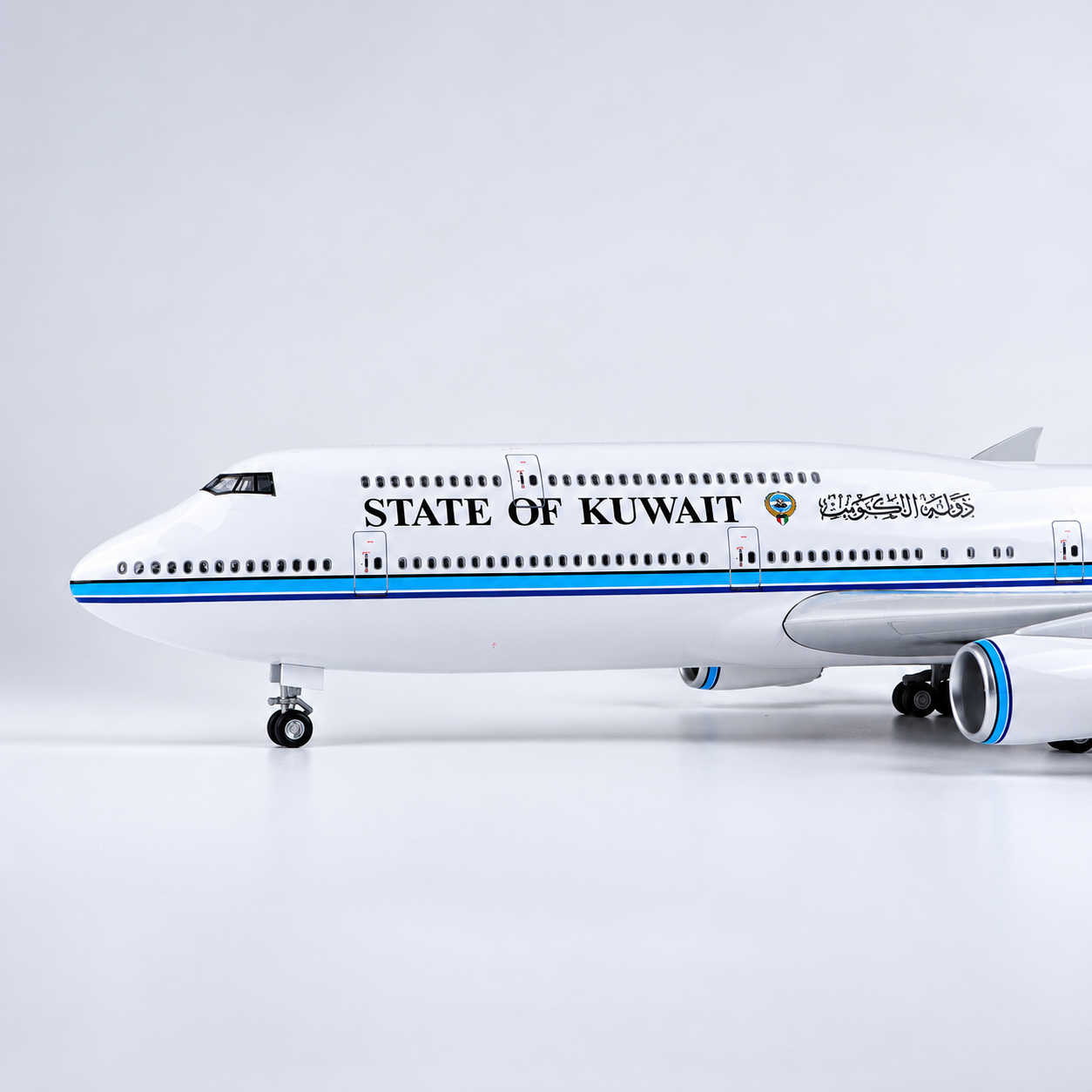 State of Kuwait Boeing 747-8 1:160 LED Model | 47cm