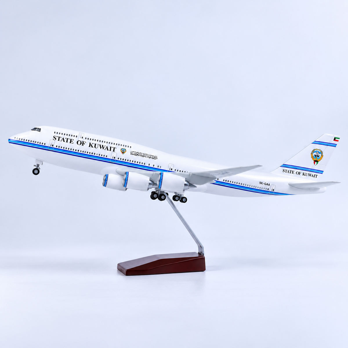 State of Kuwait Boeing 747-8 1:160 LED Model | 47cm