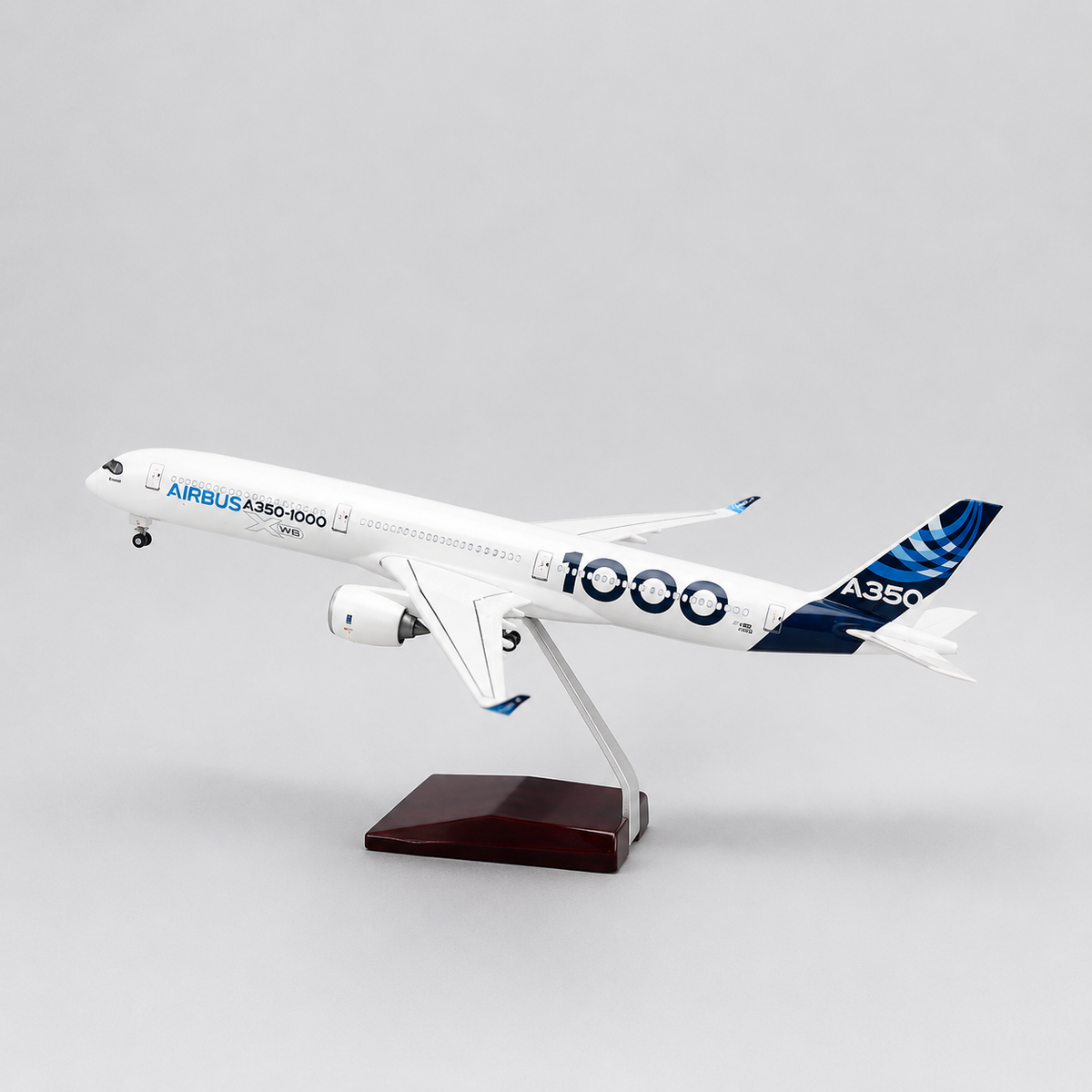 Airbus A350-1000 XWB 1:157 Scale Aircraft Model – 41cm LED Lighted Collector Model