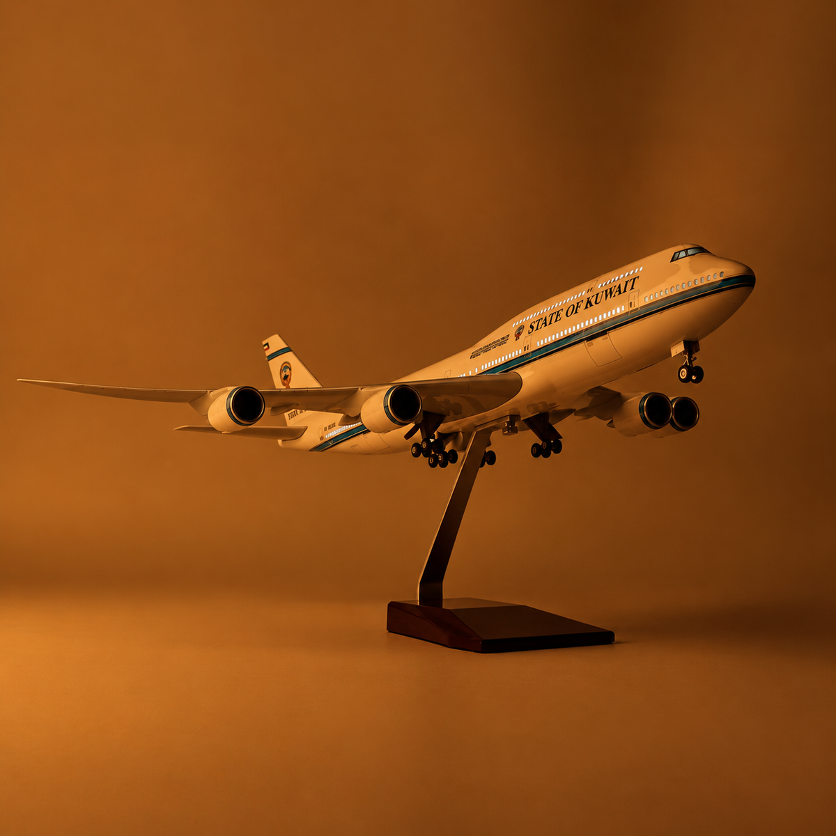 State of Kuwait Boeing 747-8 1:160 LED Model | 47cm