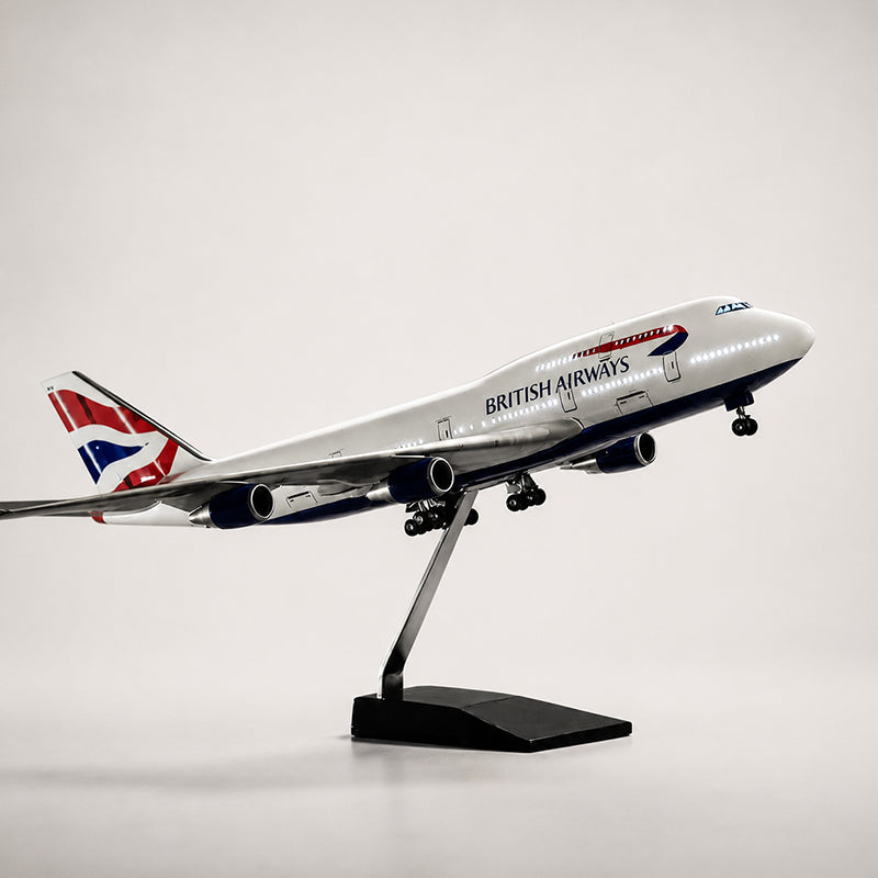 British Airways Boeing 747 1:150 – 47 cm / 18.5 in – Opening Interior