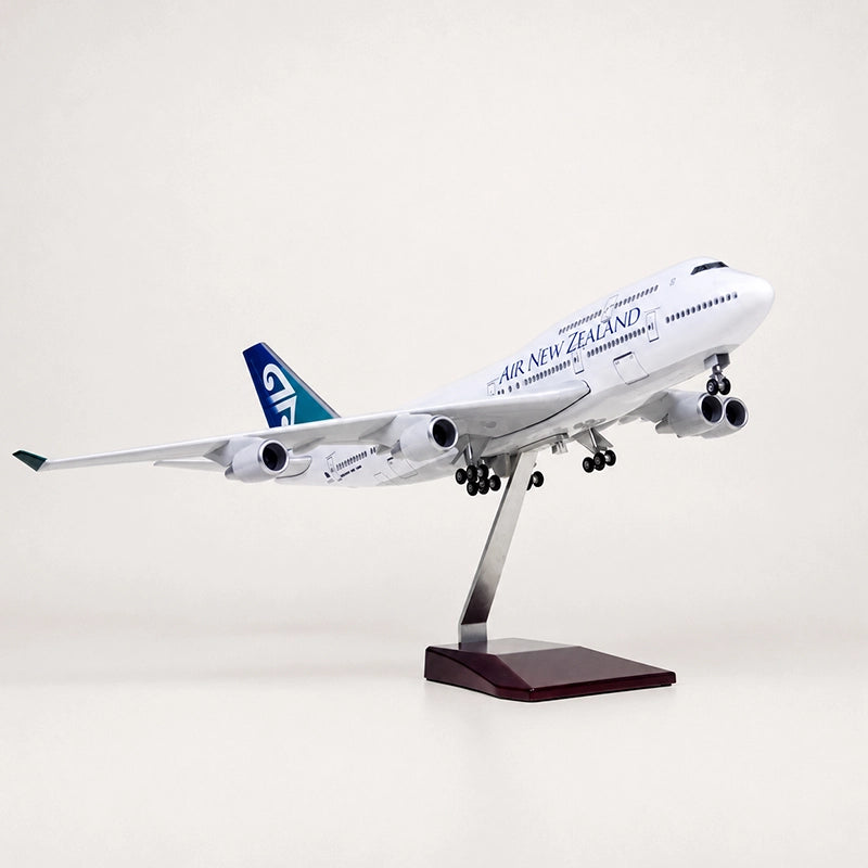 Air New Zealand Boeing 747 Airplane Model Scale 1/150 – 47 cm / 18.5 in | LED Cabin Lights