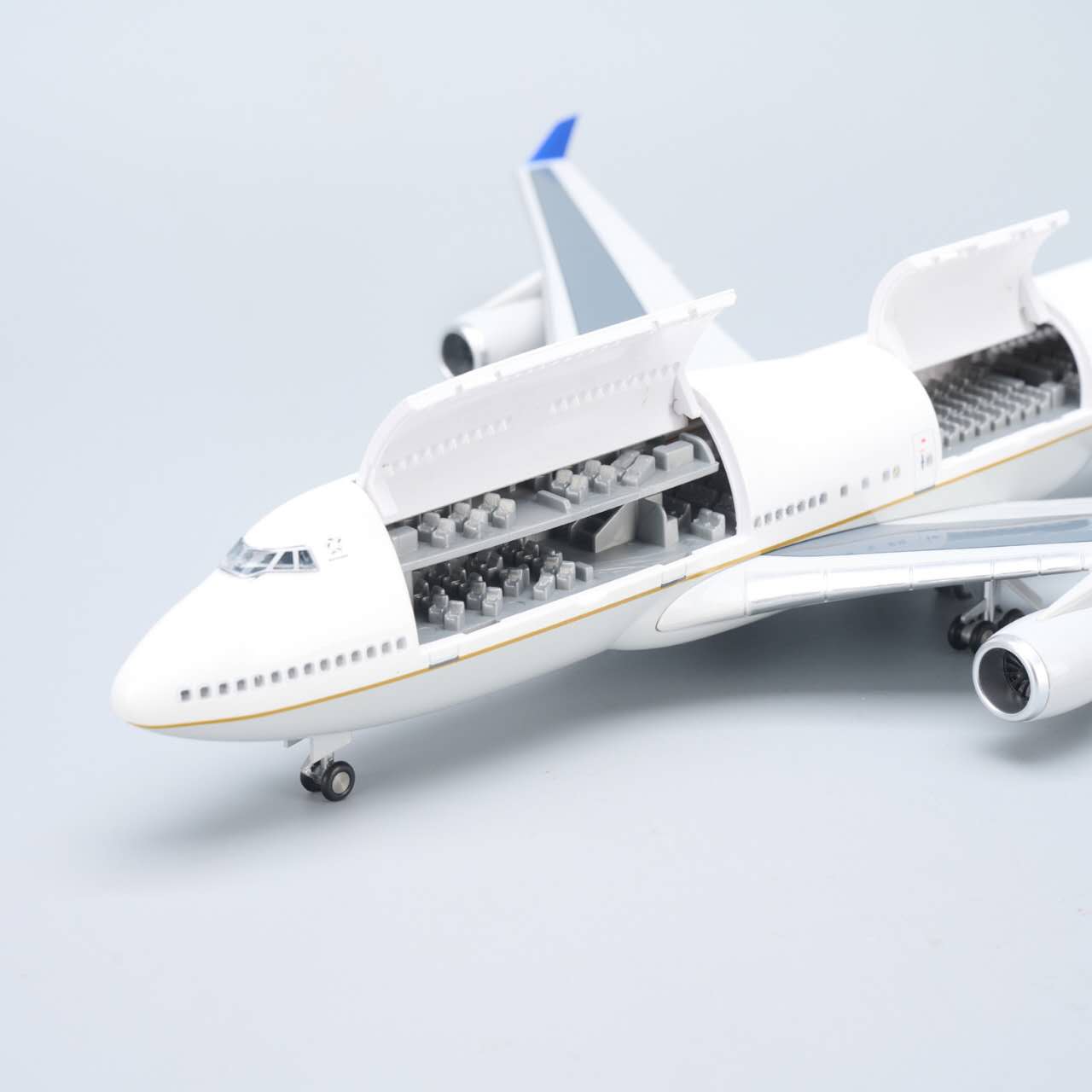 B747-400 United Airlines - Scale  1/150 - 47cm - 18.5 in - Airplane Model