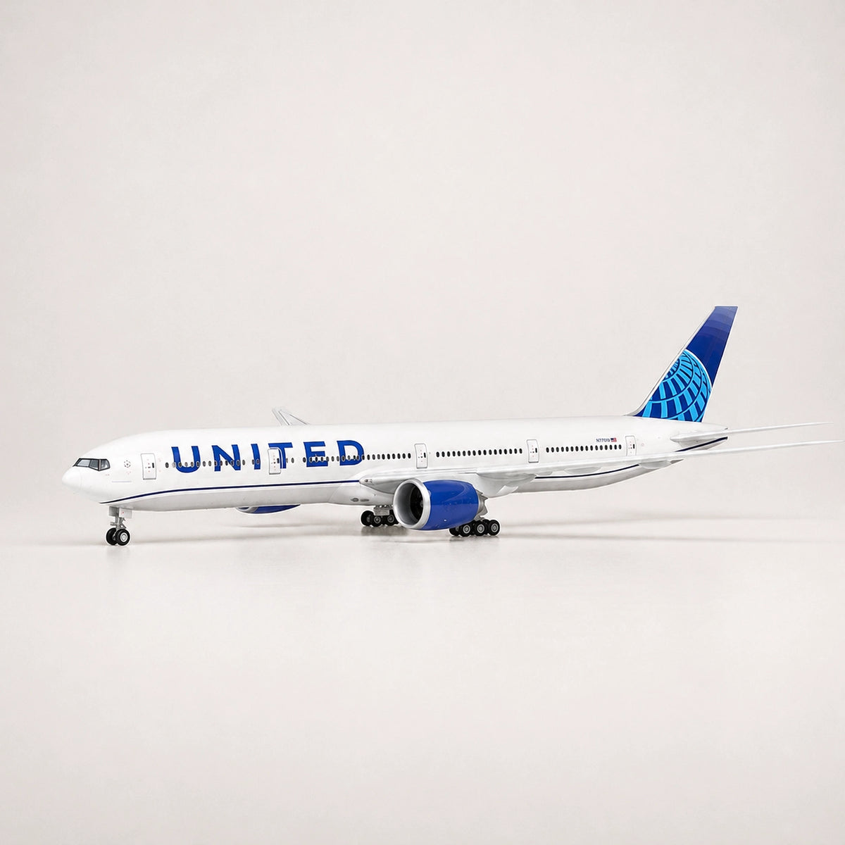 United Airlines Boeing 777 LED Aircraft Model