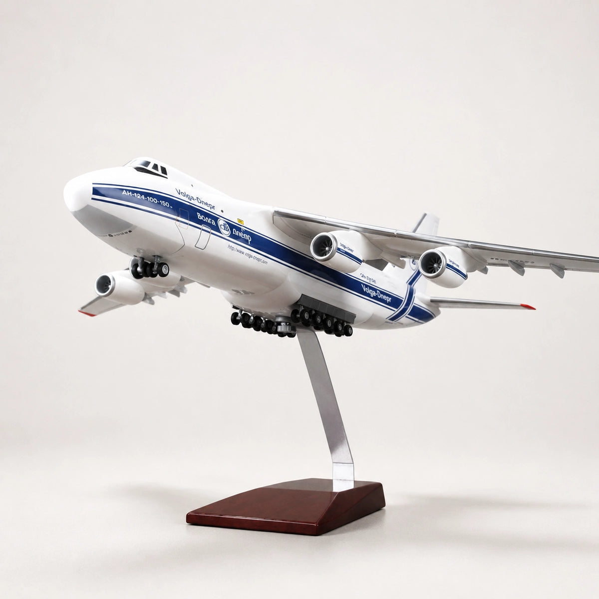 Antonov An-124 Ruslan Aircraft Model 1:165 – 42cm Collector-Grade Cargo Plane Display Model