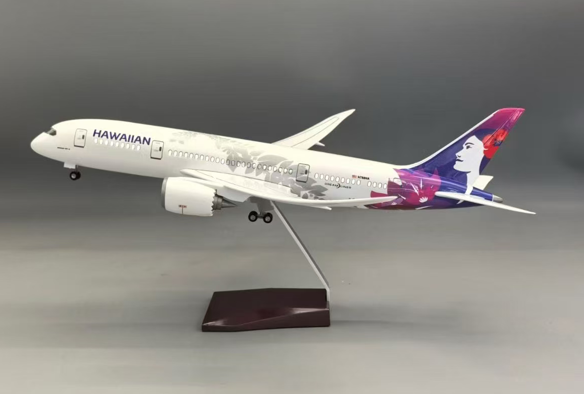 Hawaiian Airlines -8 Dreamliner 1:130 – 43 cm / 16.9 in – LED Lights
