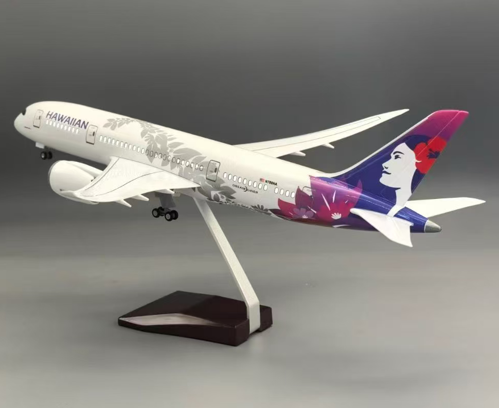 Hawaiian Airlines -8 Dreamliner 1:130 – 43 cm / 16.9 in – LED Lights