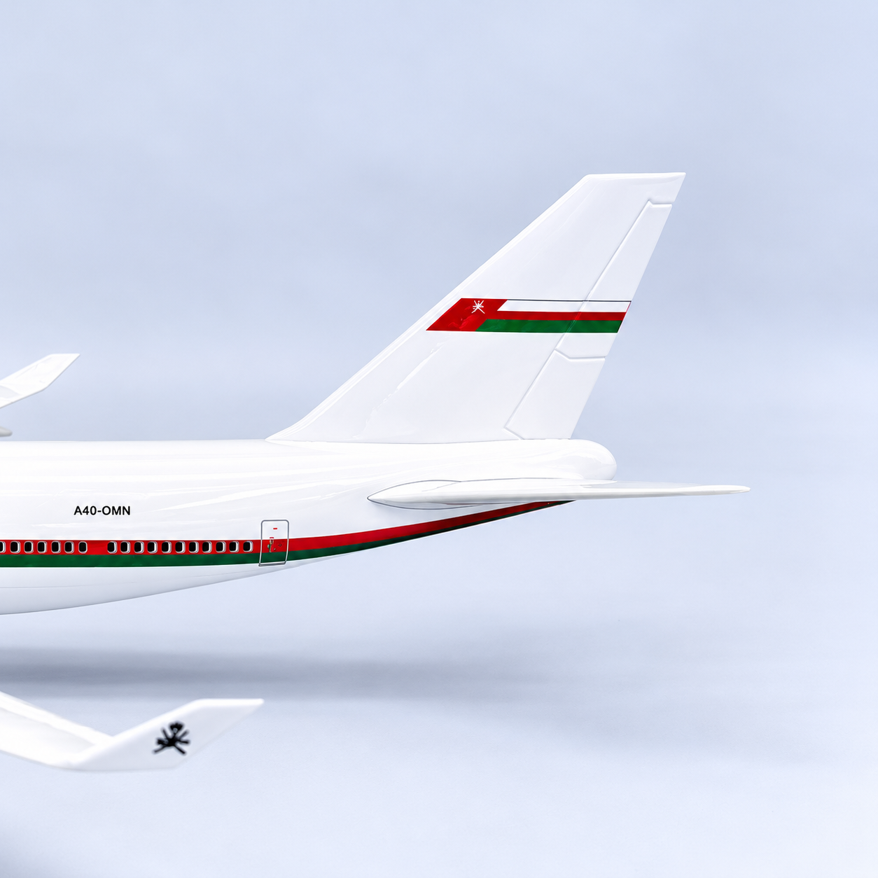 Oman Presidential Boeing 747-400 1:150 Scale LED Model – 47cm