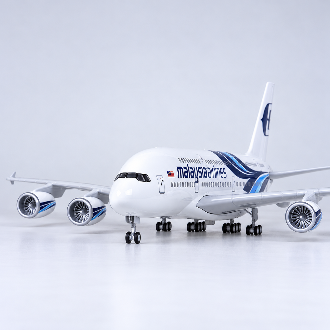 Malaysia Airlines Airbus A380-800 1:160 Scale Sound-Activated LED Aircraft Model