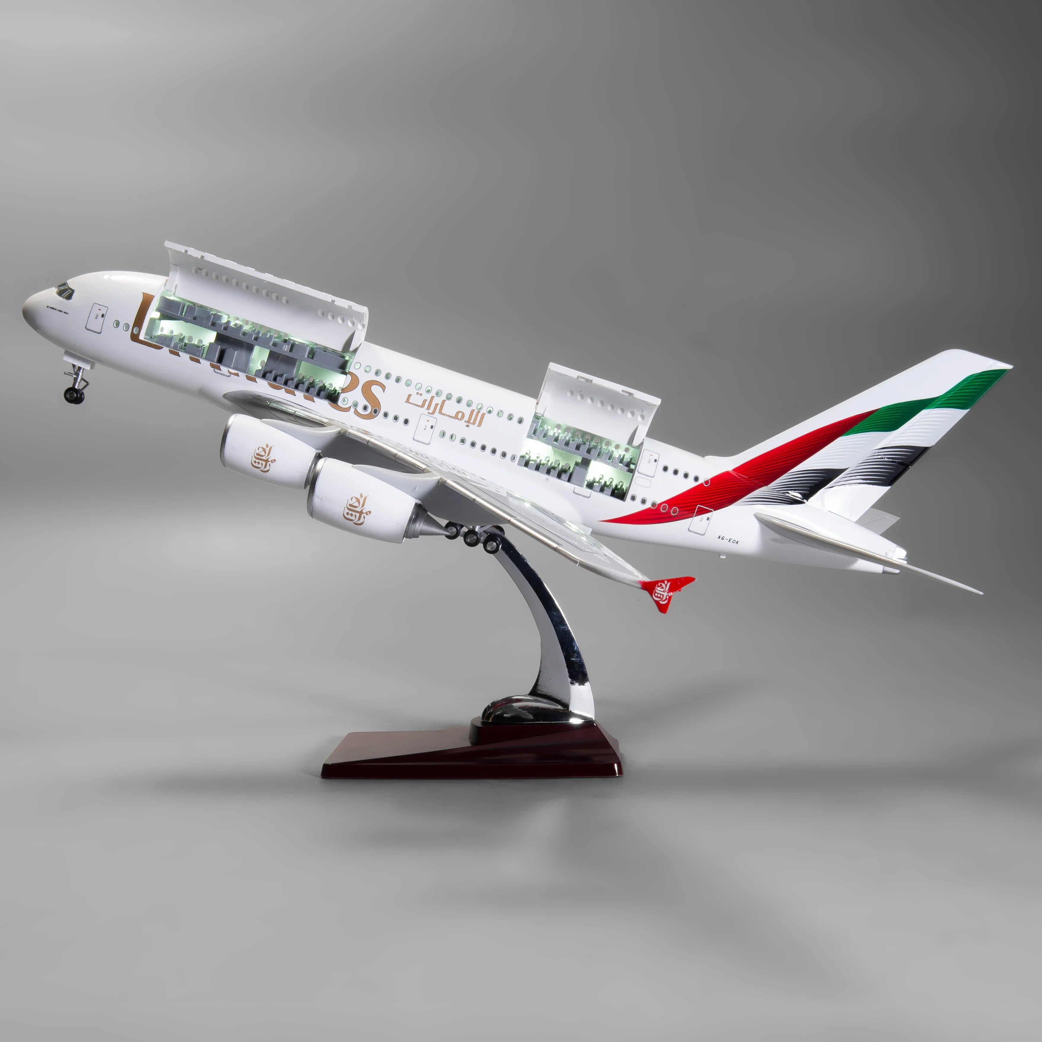 Airbus A380 Emirates 1:160 – 47 cm / 18.5 in – Opening Interior