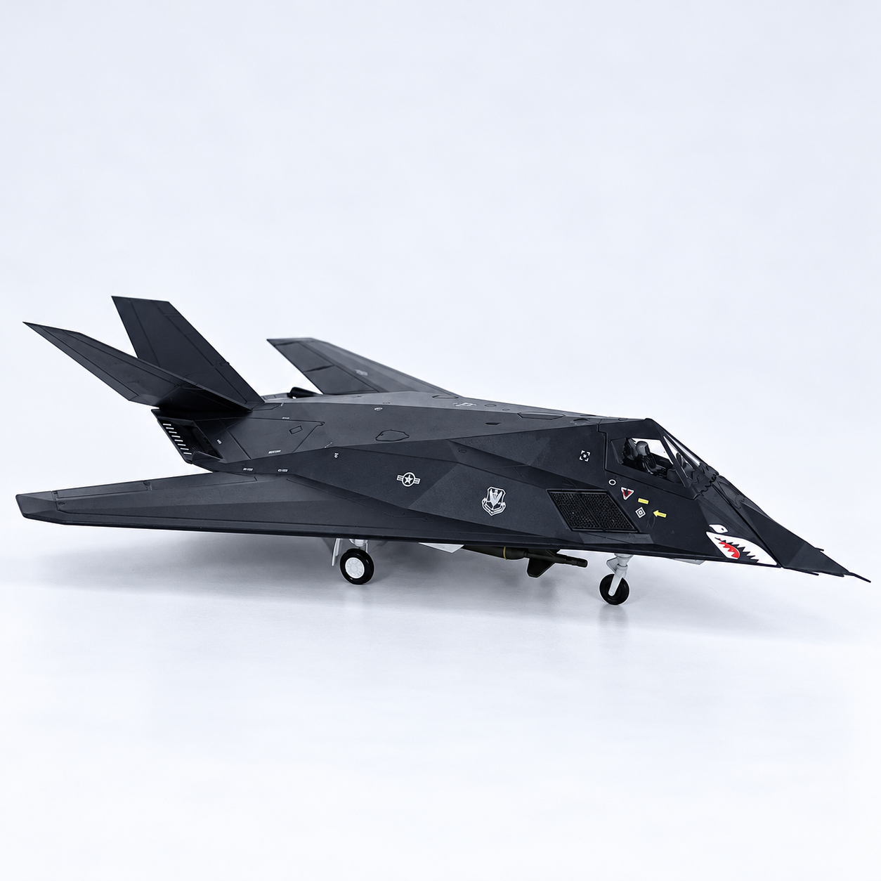 US Air Force F-117 Nighthawk Stealth Aircraft 1:72 Scale Diecast Alloy & ABS Display Model
