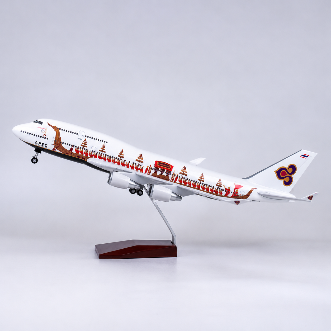 Thai Airways Boeing 747-400 Royal Barge LED Model | SkyCraft Models
