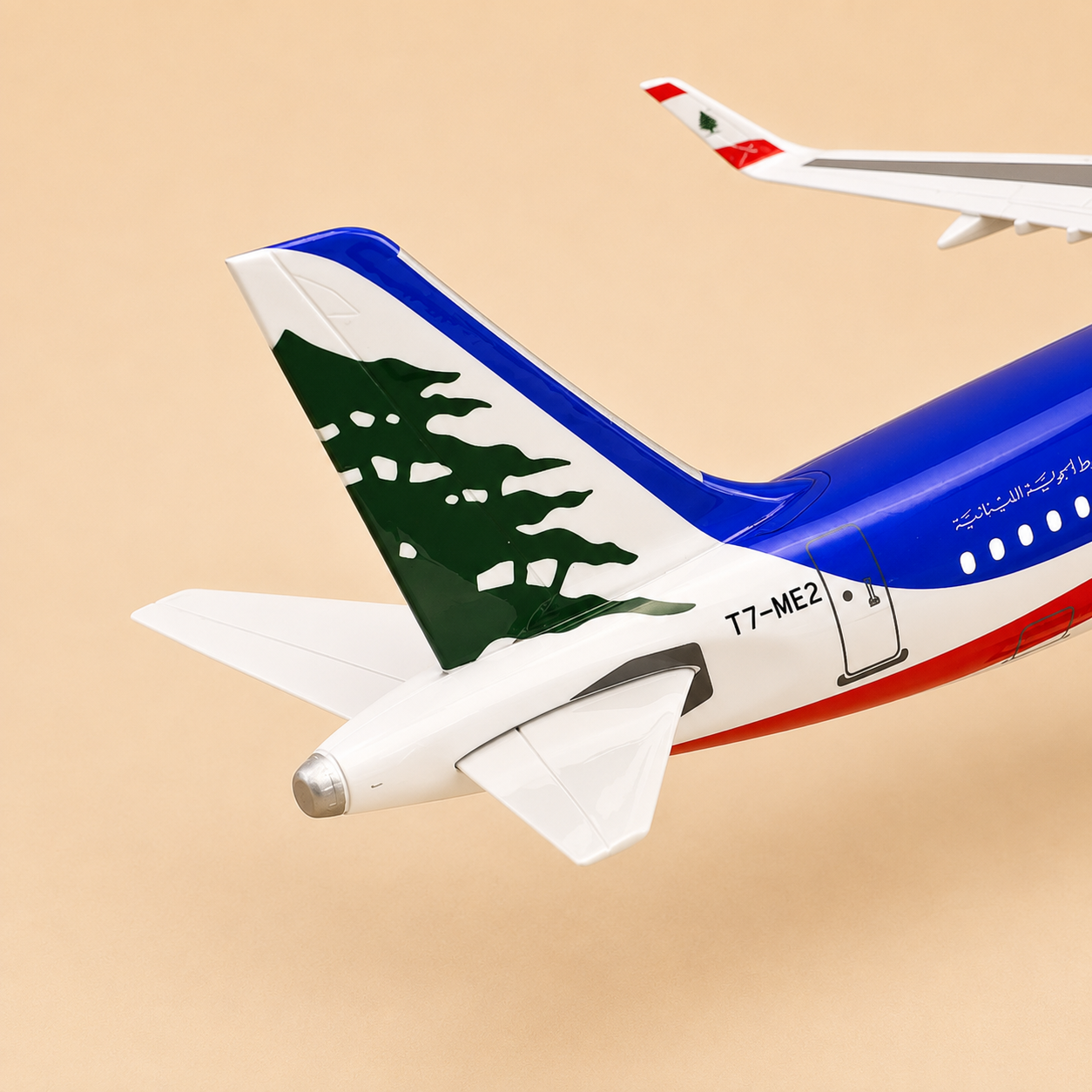 Middle East Airlines Airbus A321neo Airplane Model – 1:100 Scale – 44 cm / 17.3 in | LED Light Edition