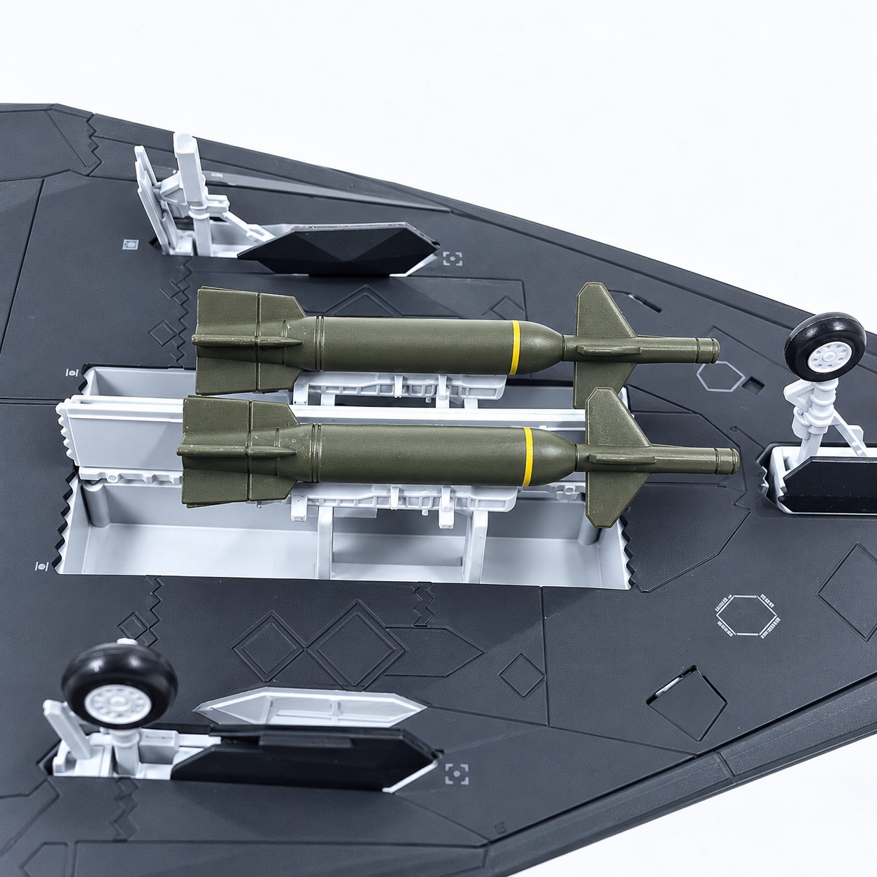US Air Force F-117 Nighthawk Stealth Aircraft 1:72 Scale Diecast Alloy & ABS Display Model