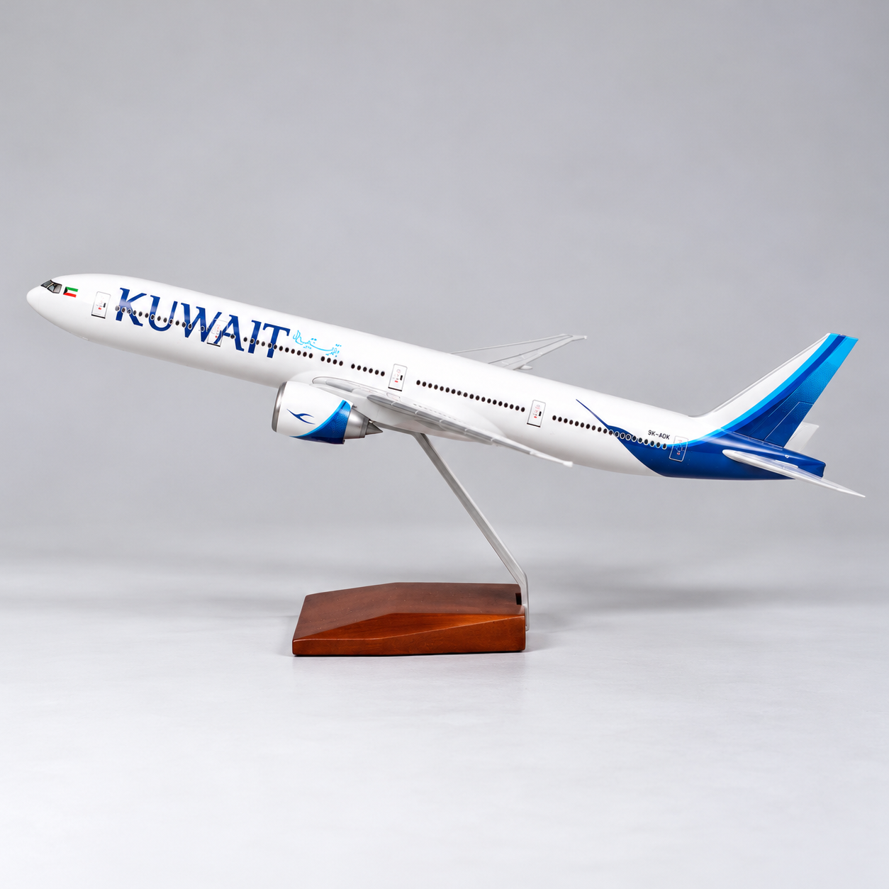 Kuwait Airways Boeing 777-300ER 1:157 Model | 47cm