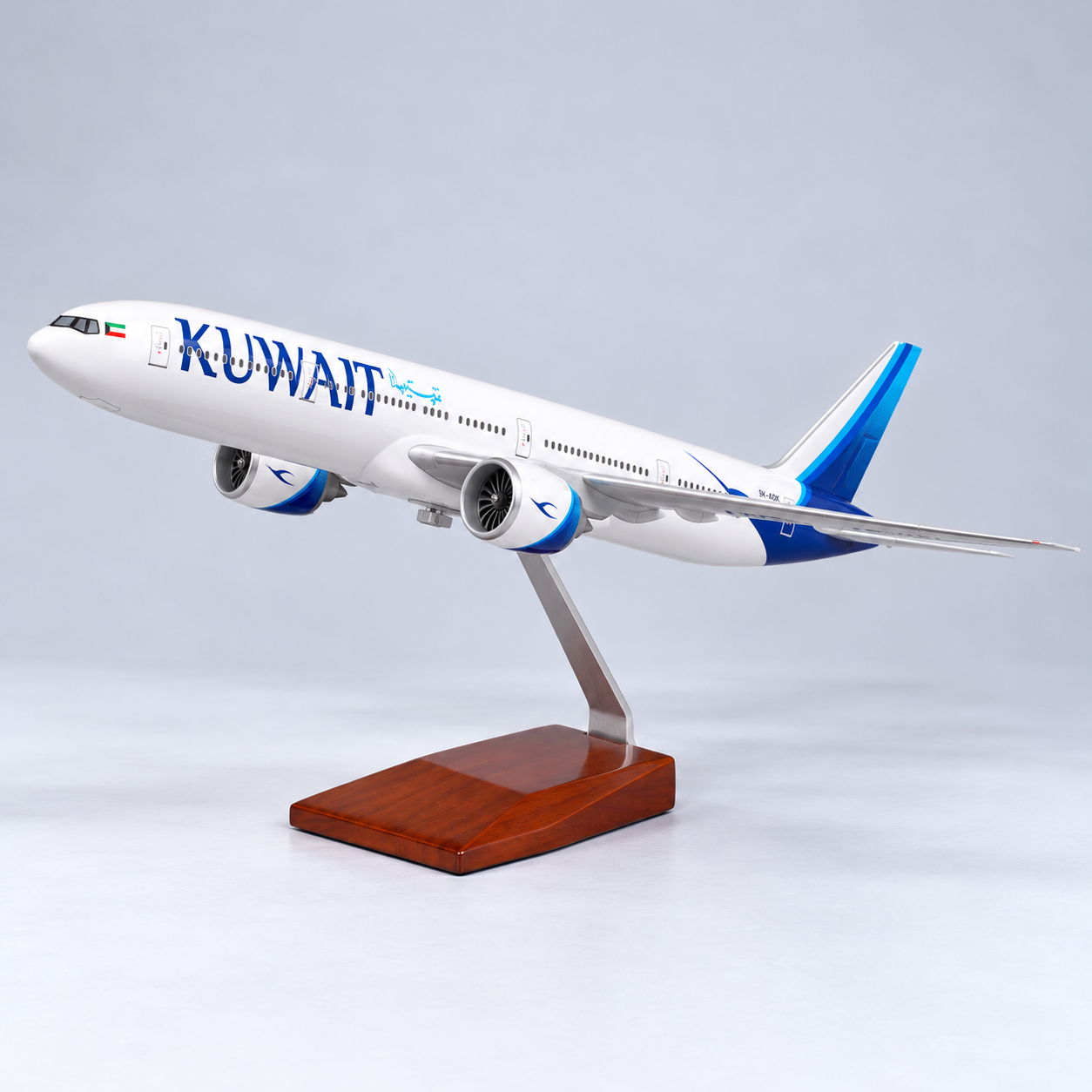 Kuwait Airways Boeing 777-300ER 1:157 Model | 47cm