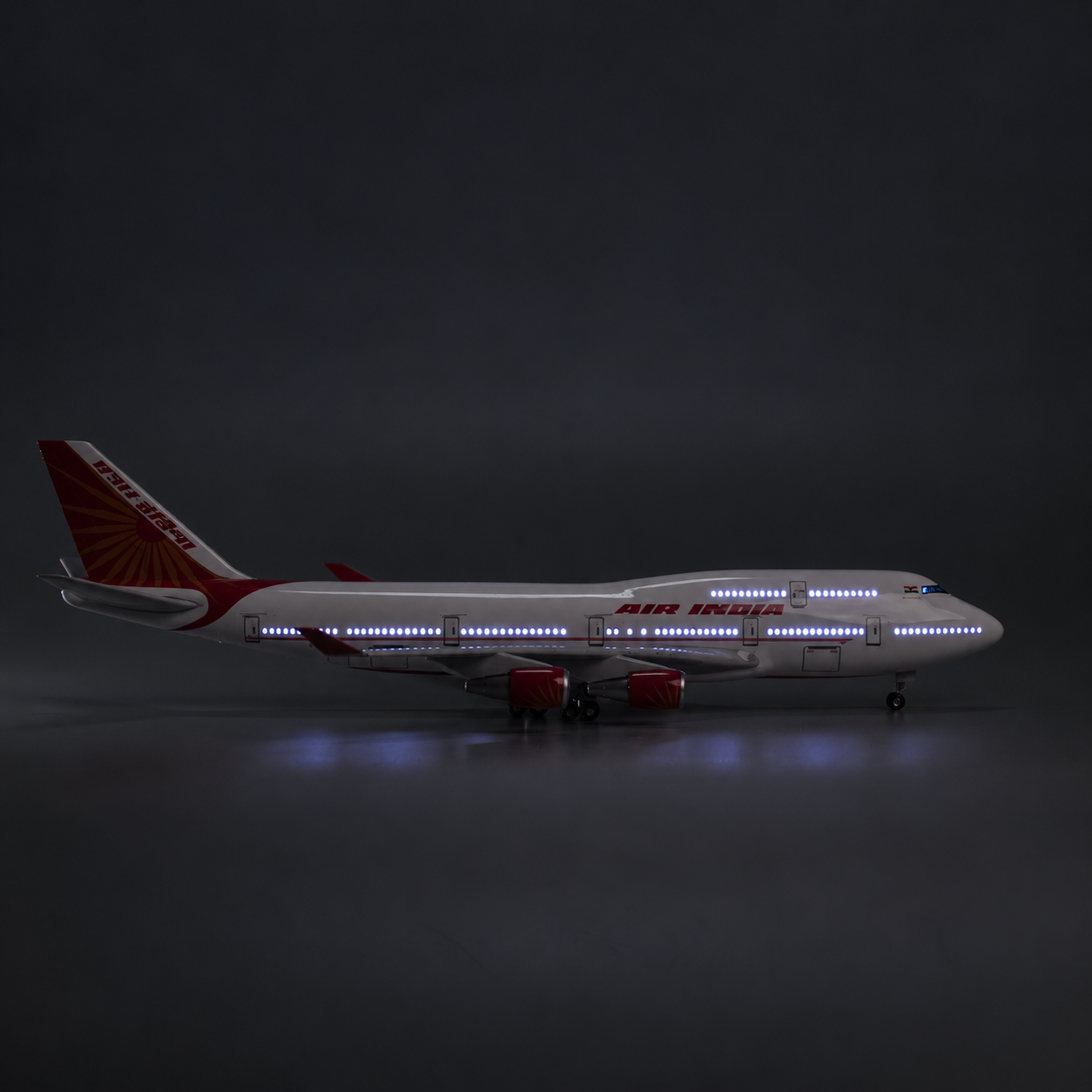 Air India Boeing 747-400  1:150 Scale LED Aircraft Model