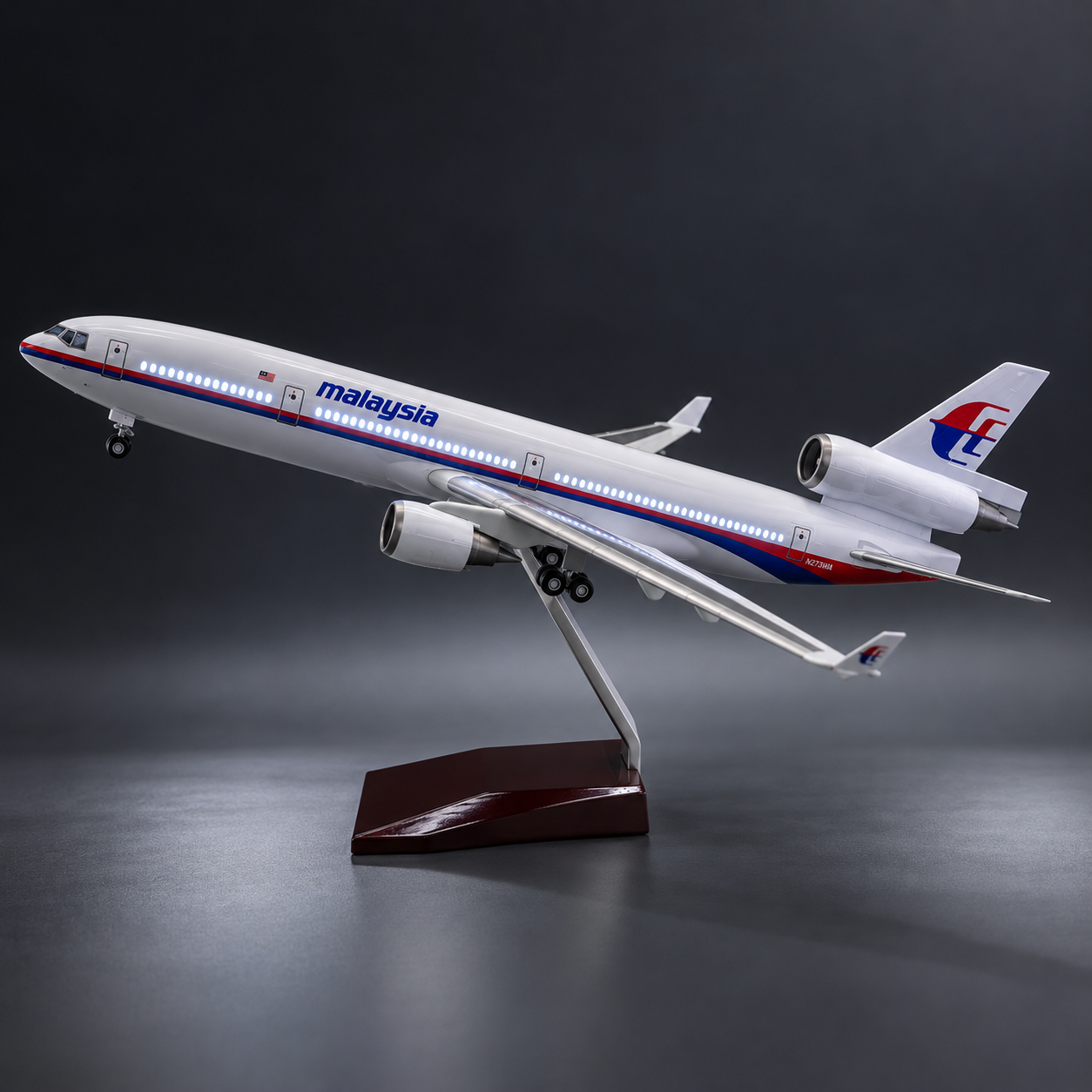 Malaysia Airlines McDonnell Douglas MD-11 1:130 Scale LED Aircraft Model