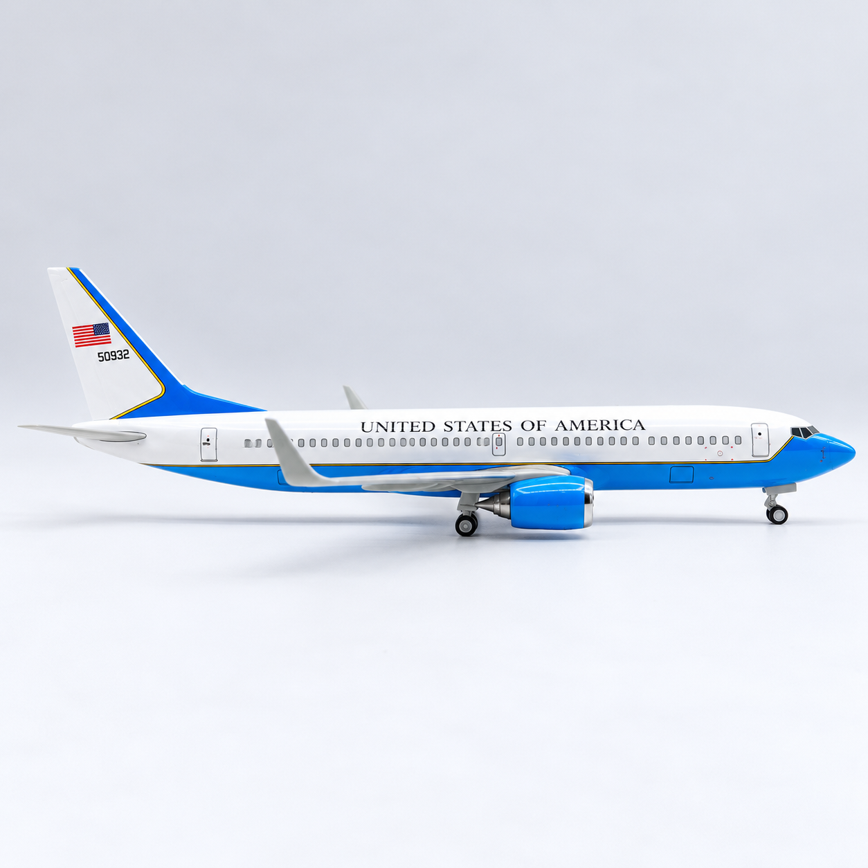 United States Boeing 737-800 Presidential Inspired Blue and White Resin Aircraft Model 1:130 Scale 30cm with Landing Gear and Display Stand