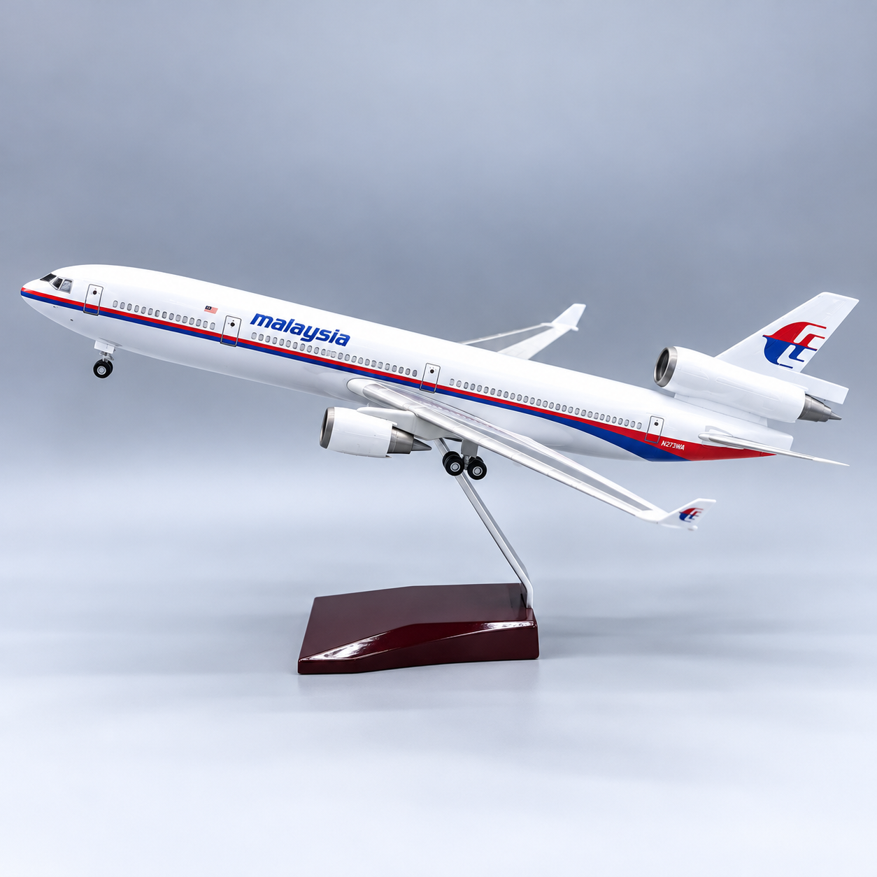 Malaysia Airlines McDonnell Douglas MD-11 1:130 Scale LED Aircraft Model