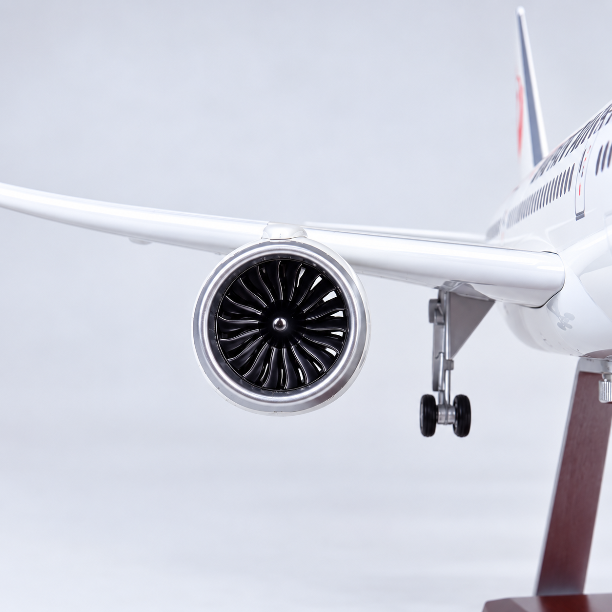 Japan Airlines Boeing 787 1:130 Scale LED Aircraft Model
