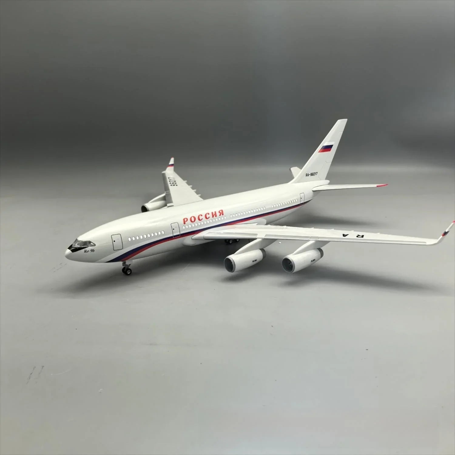Russia Air Force One Ilyushin Il-96-300 1:120 – 46 cm / 18.1 in – LED Lights