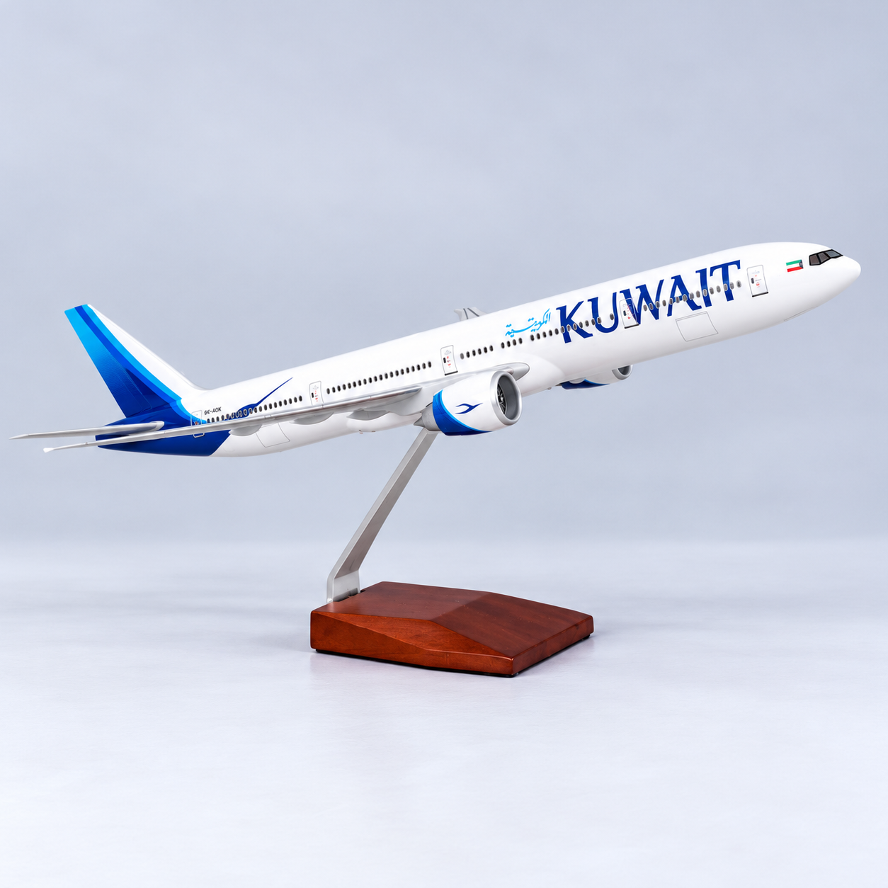 Kuwait Airways Boeing 777-300ER 1:157 Model | 47cm