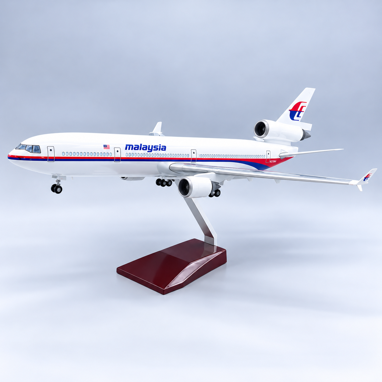 Malaysia Airlines McDonnell Douglas MD-11 1:130 Scale LED Aircraft Model