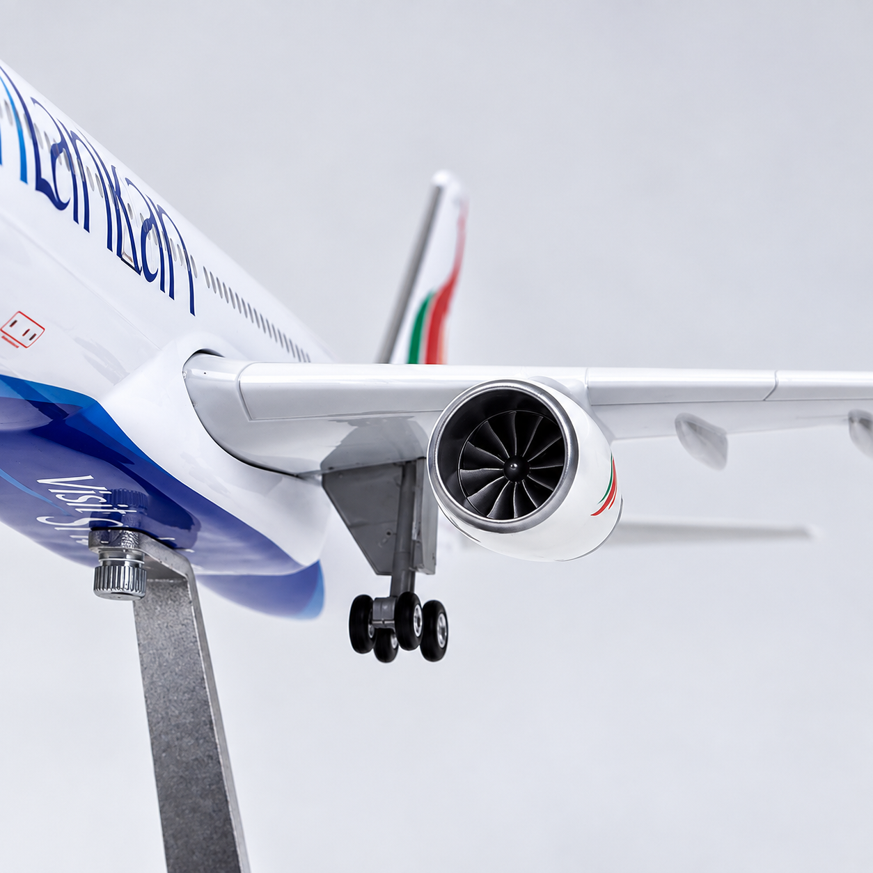 SriLankan Airlines Airbus A330 1:135 LED Model | 47cm