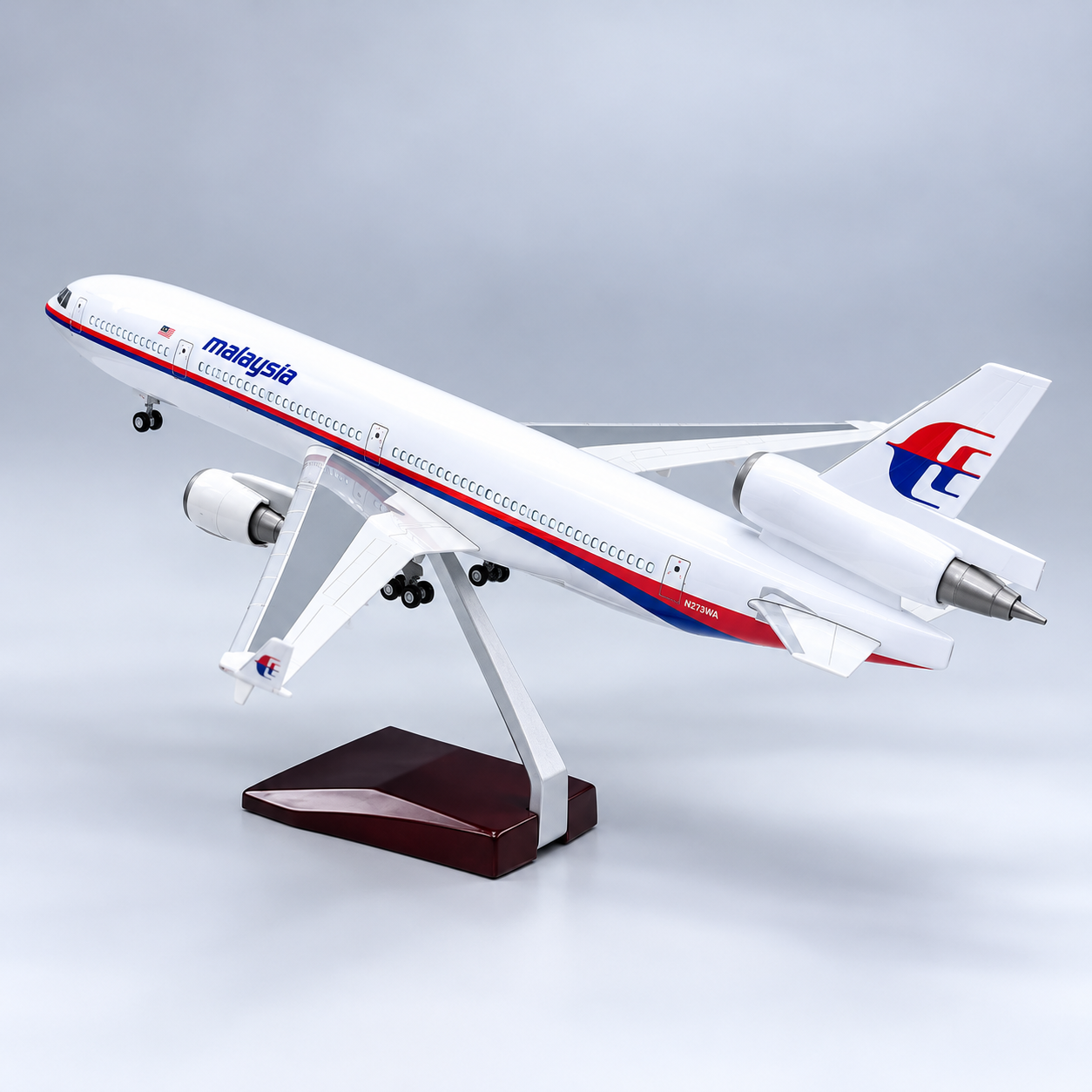 Malaysia Airlines McDonnell Douglas MD-11 1:130 Scale LED Aircraft Model