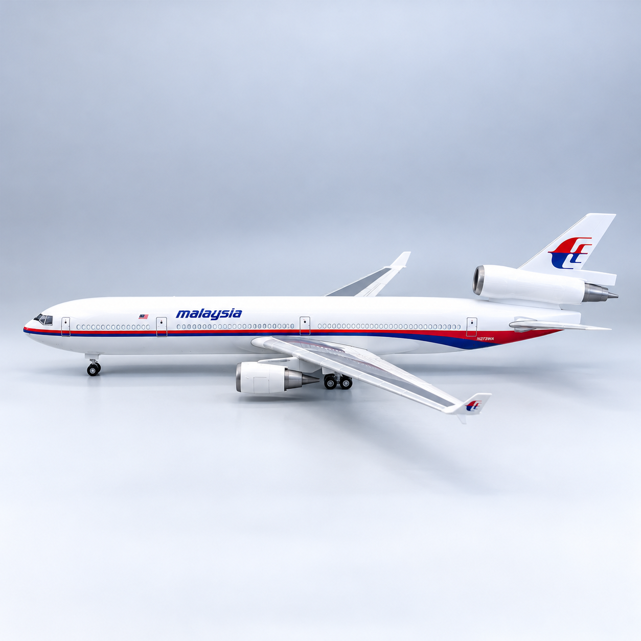 Malaysia Airlines McDonnell Douglas MD-11 1:130 Scale LED Aircraft Model