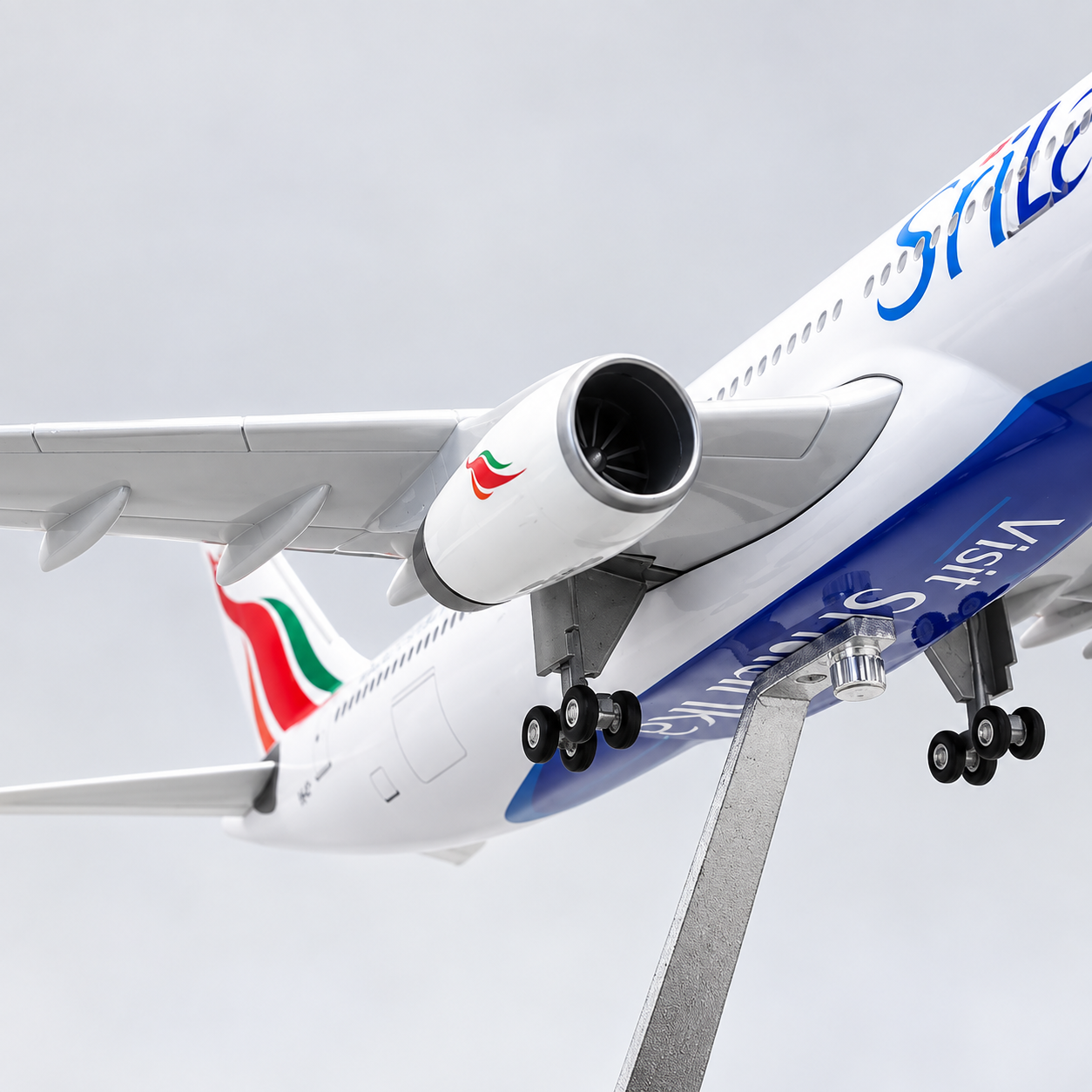 SriLankan Airlines Airbus A330 1:135 LED Model | 47cm