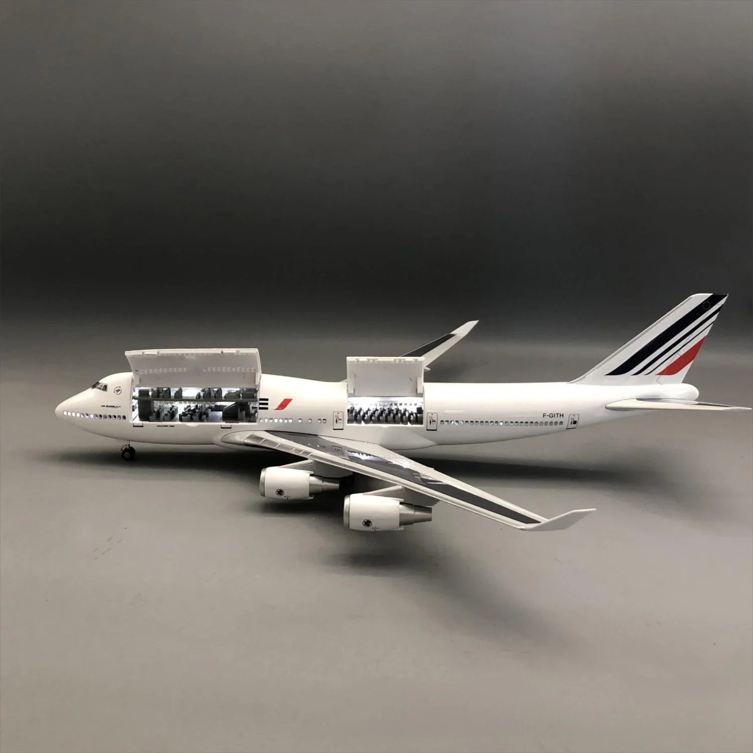 Air France Boeing 747-400 1:150 – 47 cm / 18.5 in – Opening Cabin Interior & LED Lights