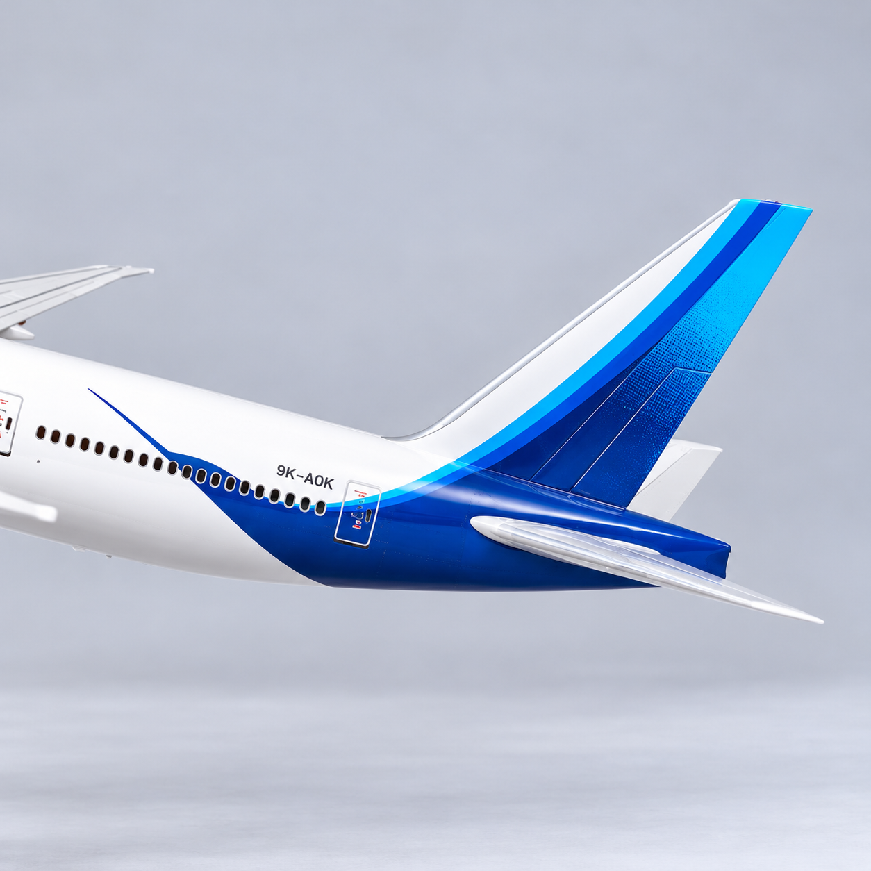 Kuwait Airways Boeing 777-300ER 1:157 Model | 47cm