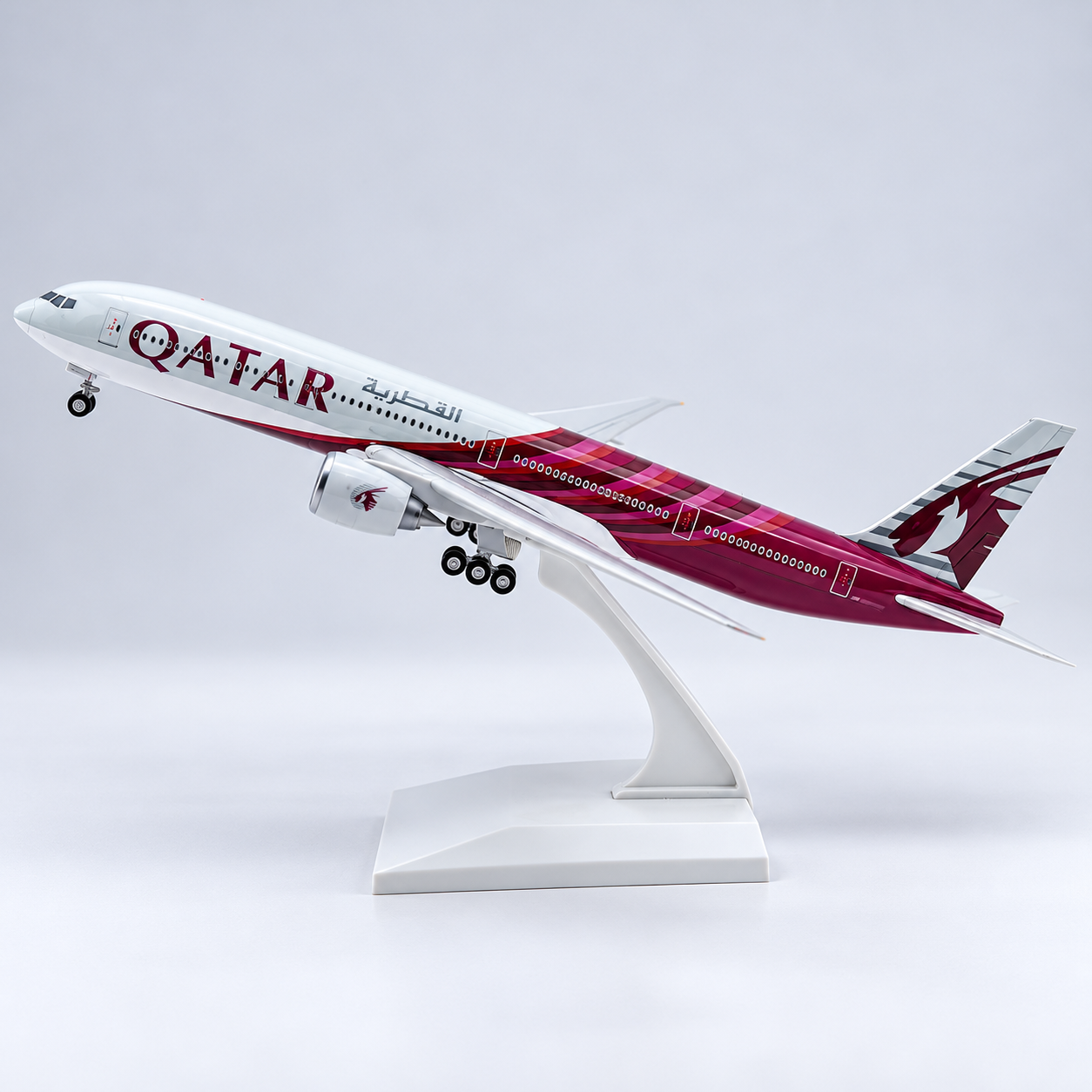 Qatar Airways Boeing 777-300ER 1:250 Resin Model – 30cm