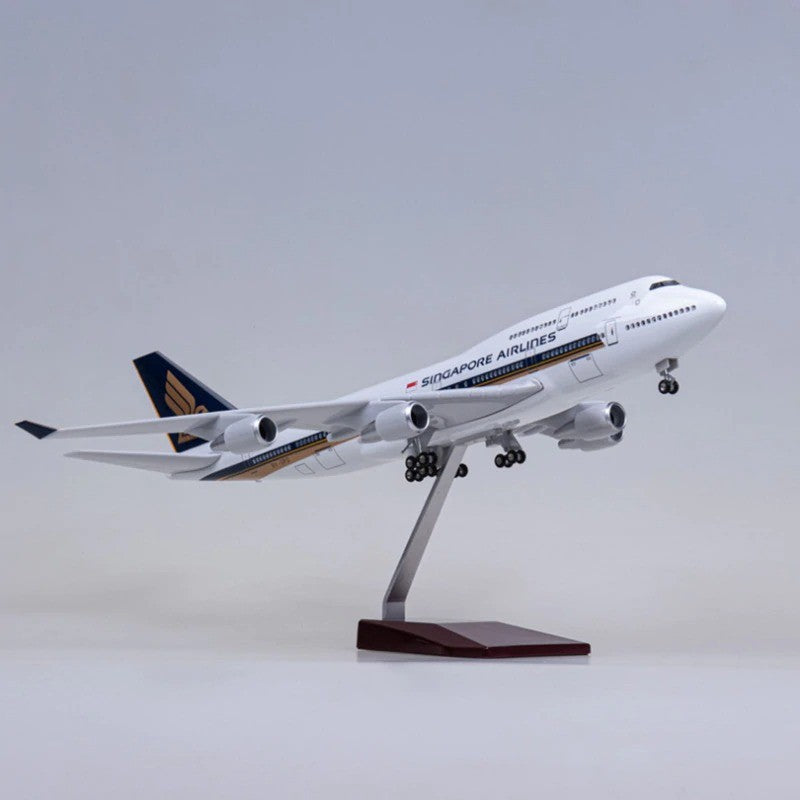 Singapore Airlines Boeing 747 1:150 Scale Resin Airplane Model – 47 cm / 18.5 in