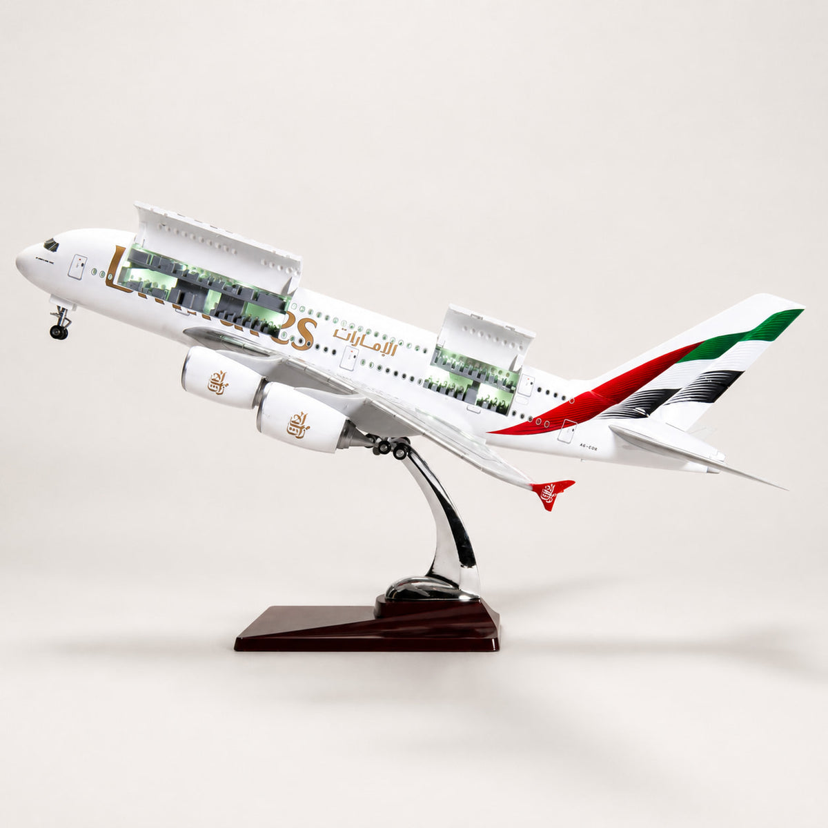 Airbus A380 Emirates 1:160 – 47 cm / 18.5 in – Opening Interior