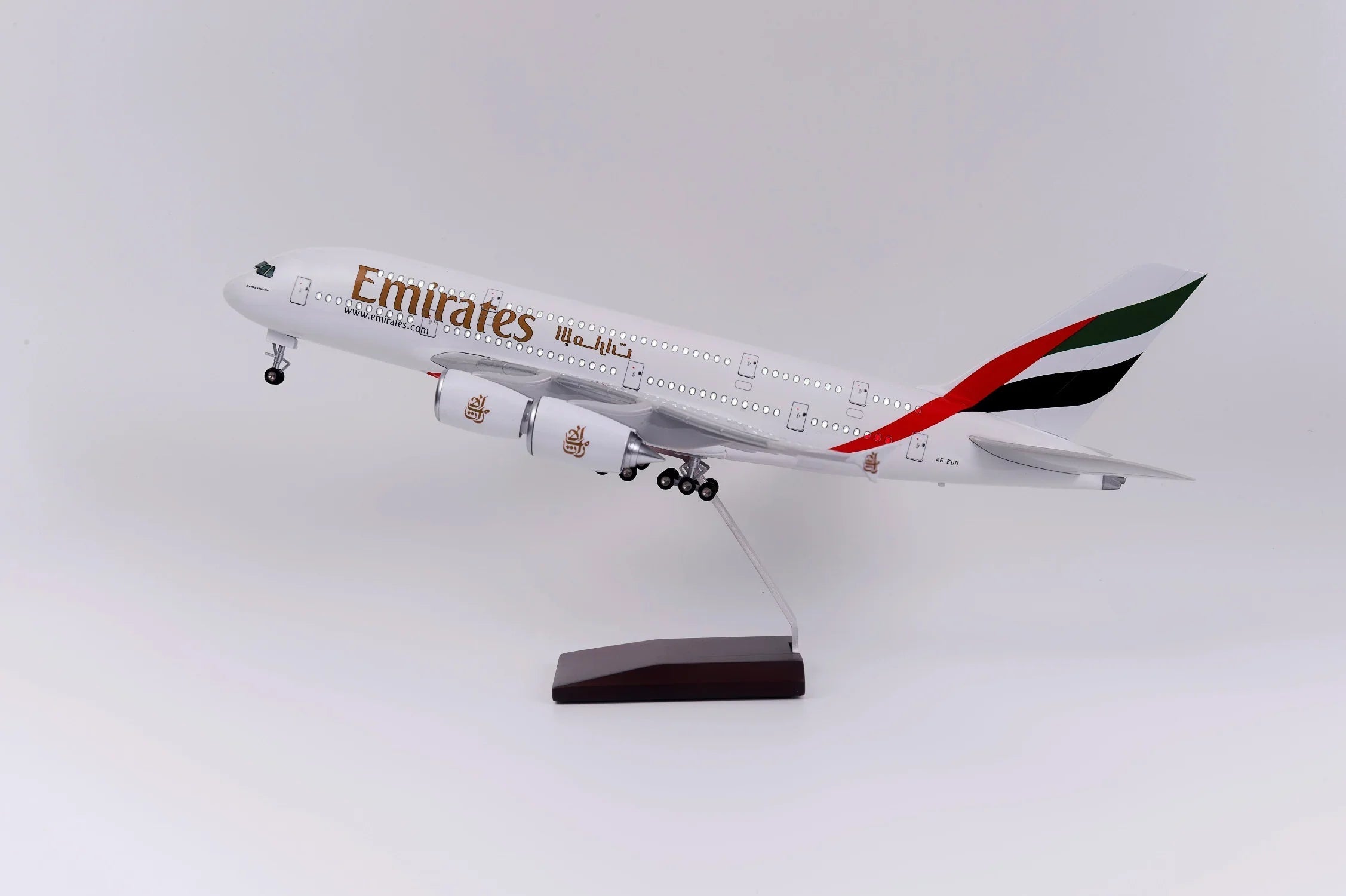 Airbus A380 Emirates 1:160 – 47 cm / 18.5 in – LED Lights