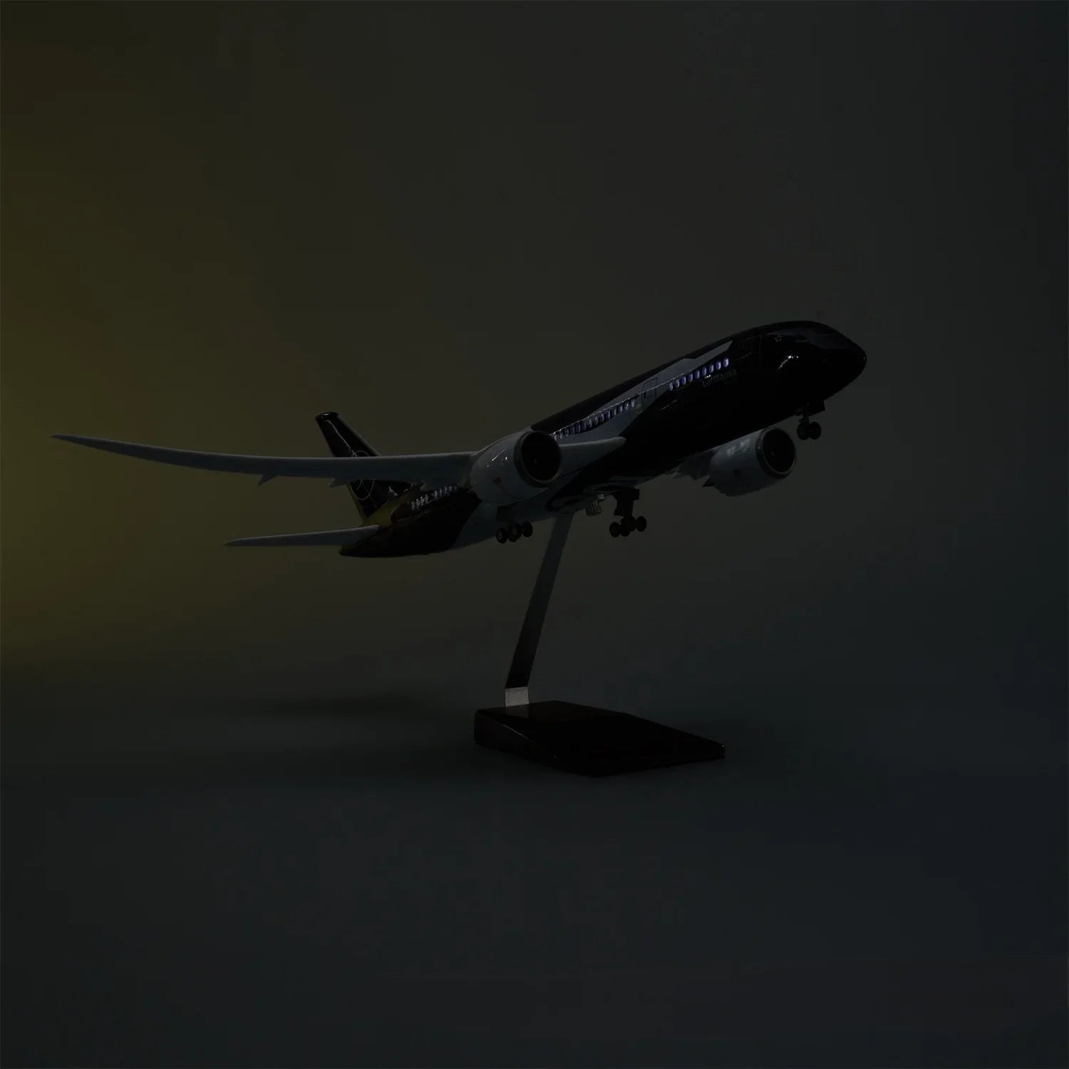 Boeing 787-9 Lufthansa 100 Years Commemorative – 1:145 Scale Model