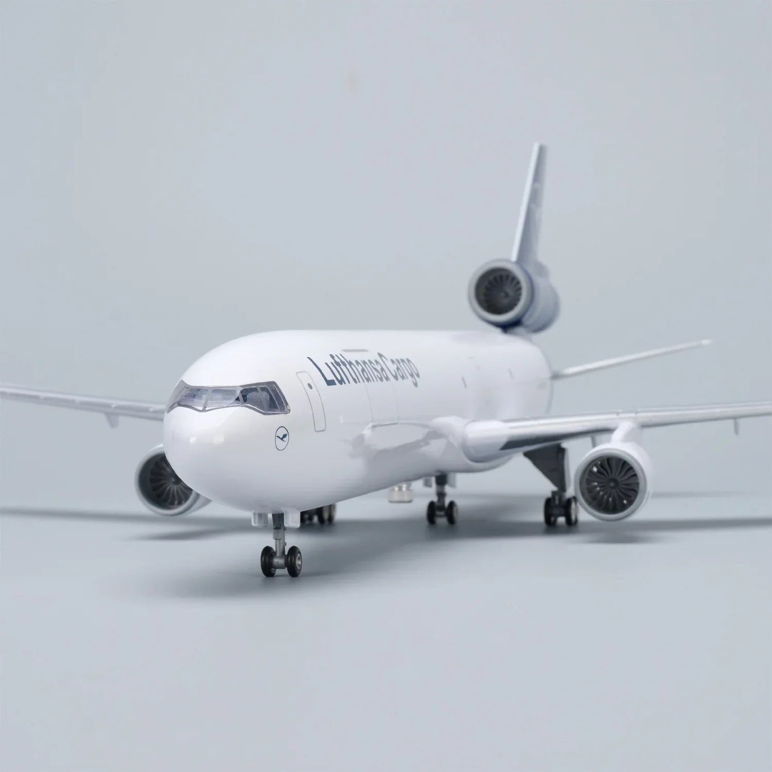 MD-11 Lufthansa Cargo 1:130 – 47 cm / 18.5 in