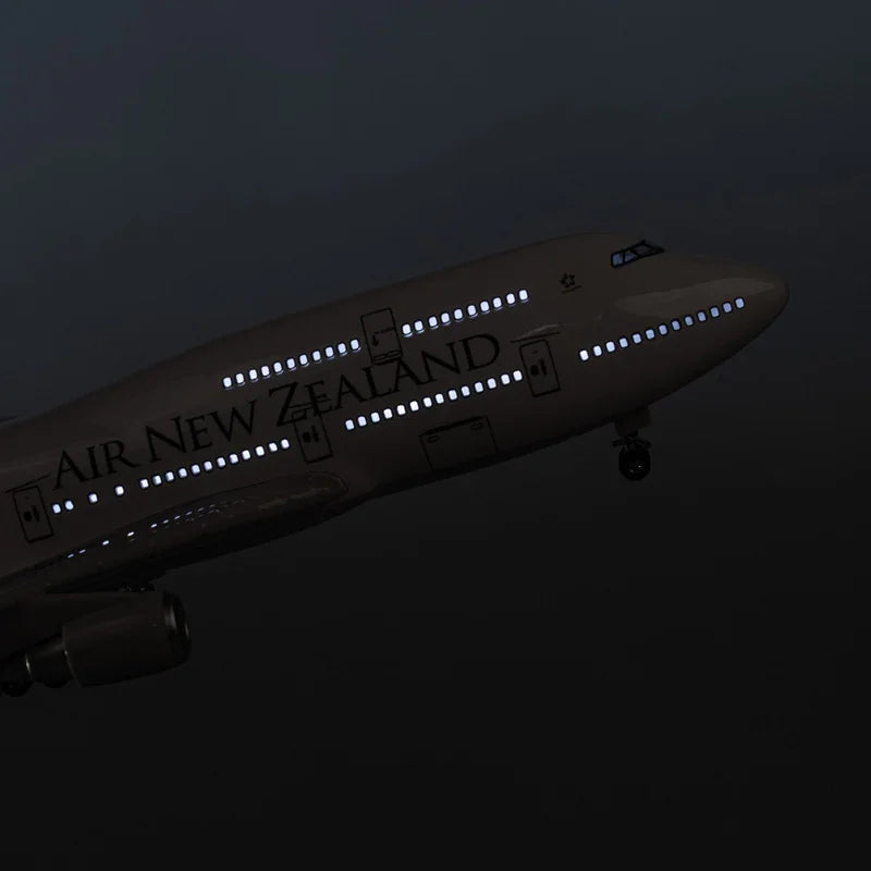 B747 Air New Zealand  - Scale 1/150 - 47cm - 18.5in - Airplane Model