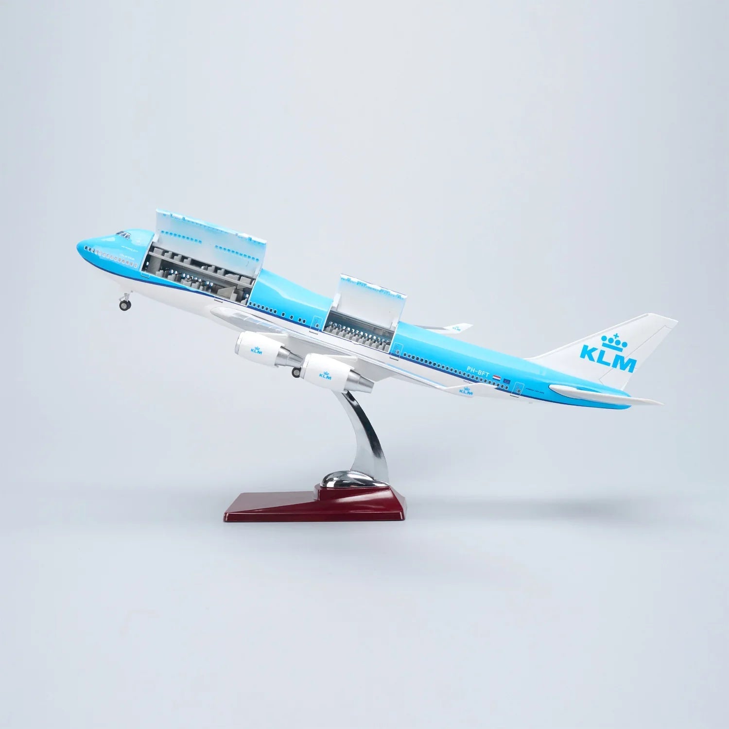 Boeing 747 KLM 1:157 – 47 cm / 18.5 in – Opening Interior