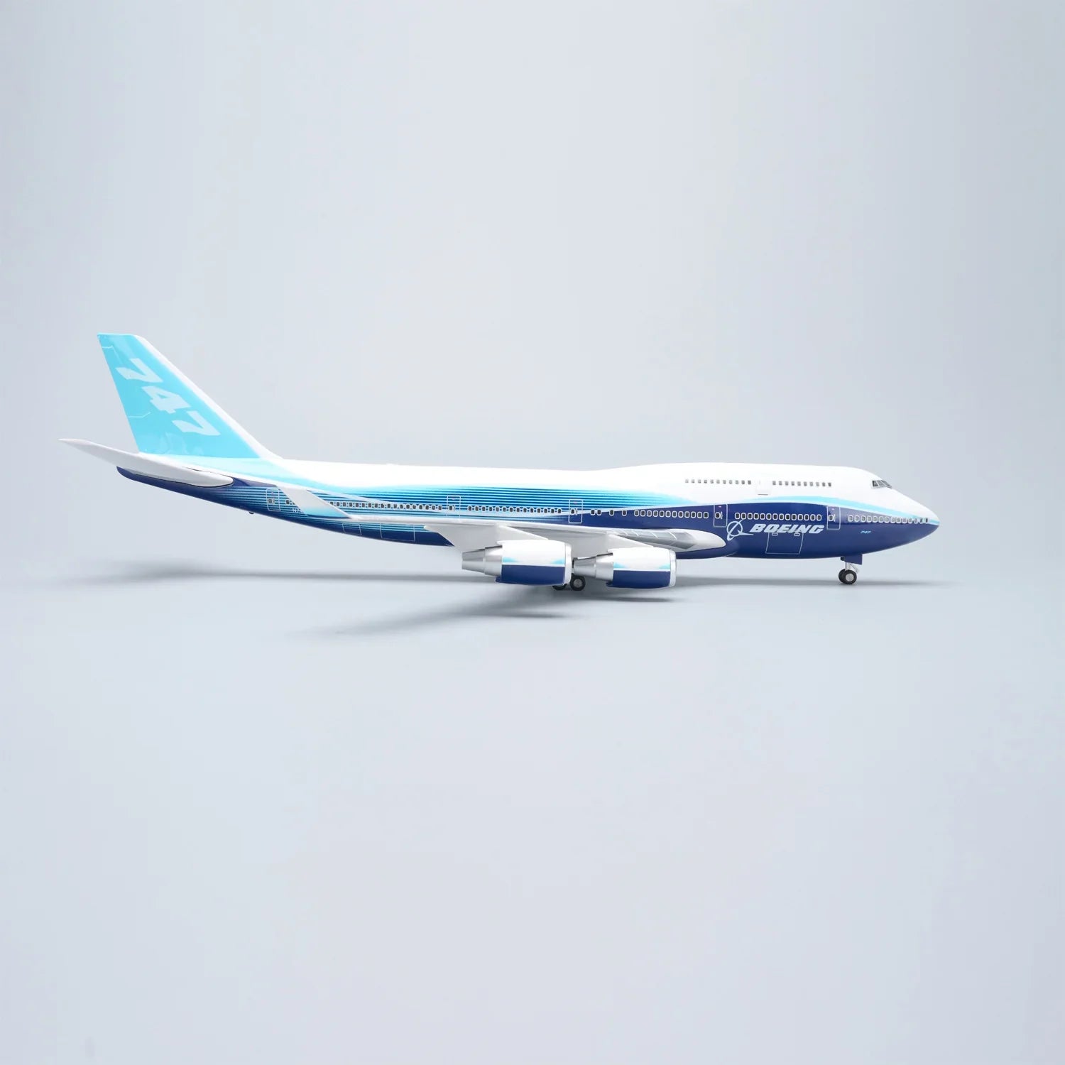 Prototype Boeing 747-400 1:150 – 47 cm / 18.5 in – Opening Cabin Hatches