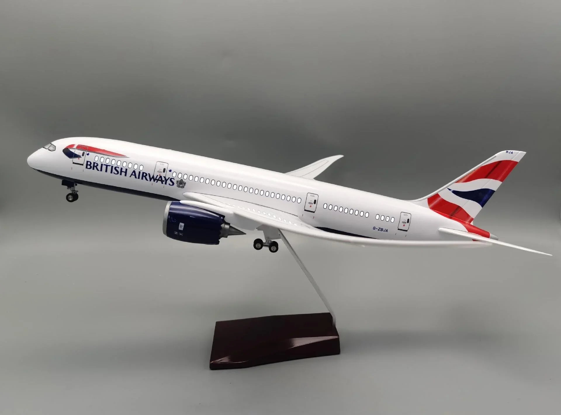 B787 British - Scale 1/130 - 43cm - 16.9 in