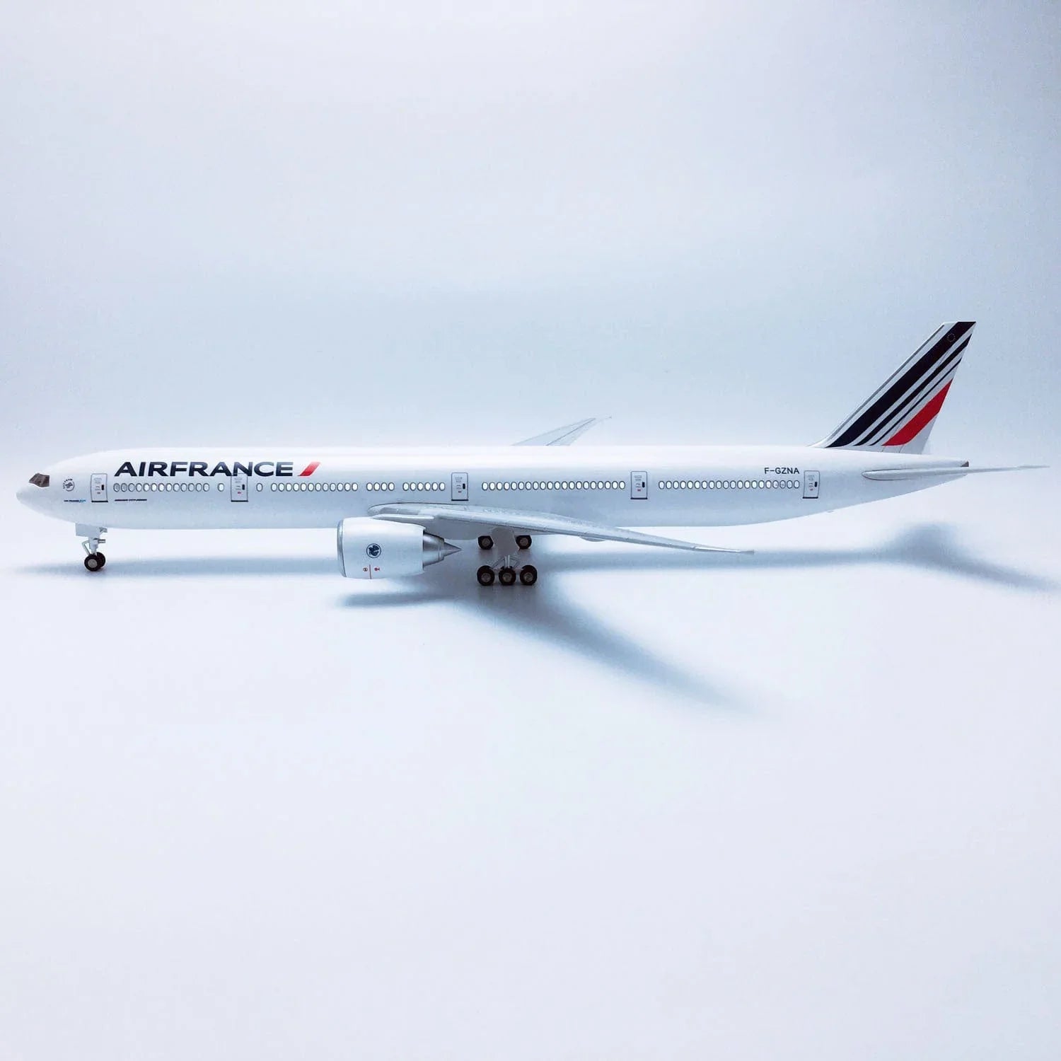 B777 Air France - Scale 1/157 - 47CM - 18,5 in - Airplane Model