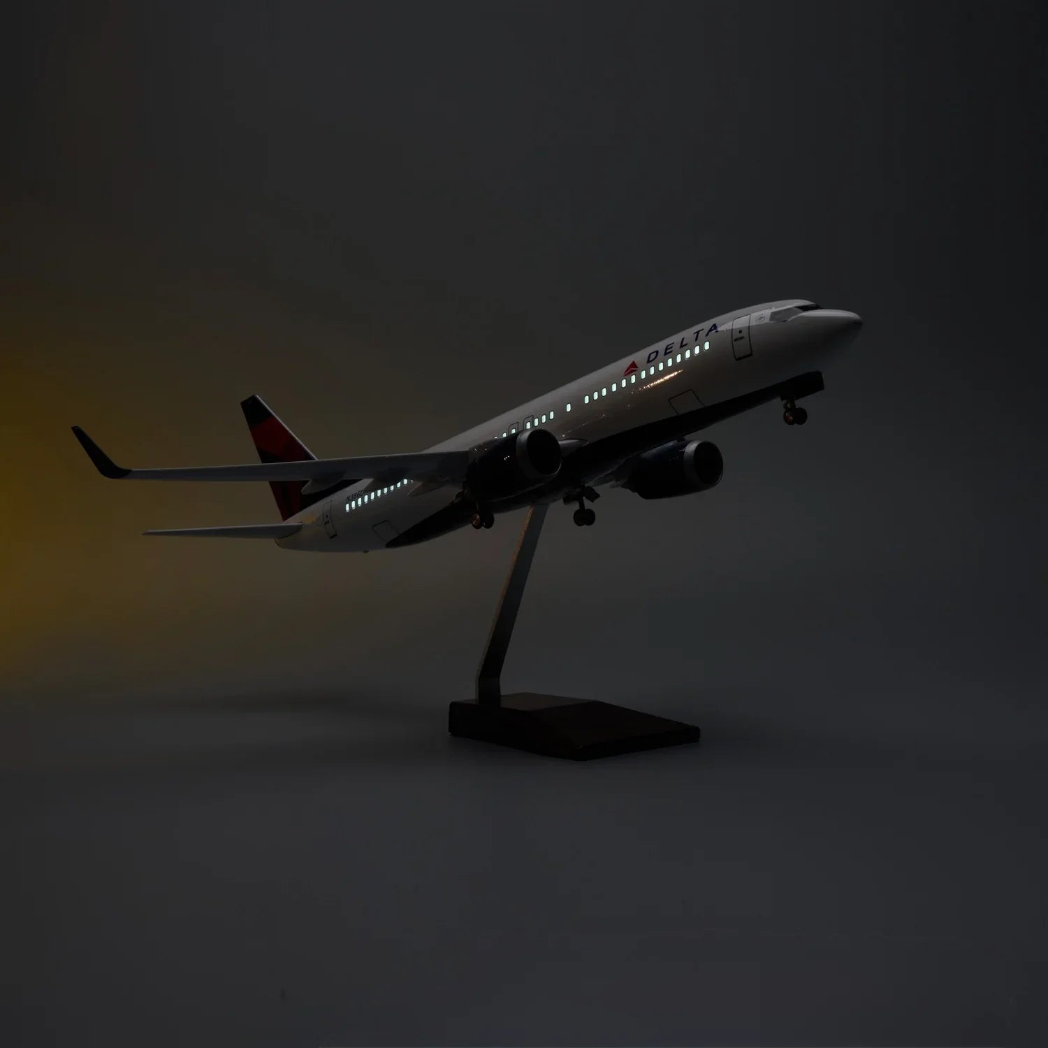 Boeing 737-800 Delta 1:80 – 47 cm / 18.5 in – LED Lights