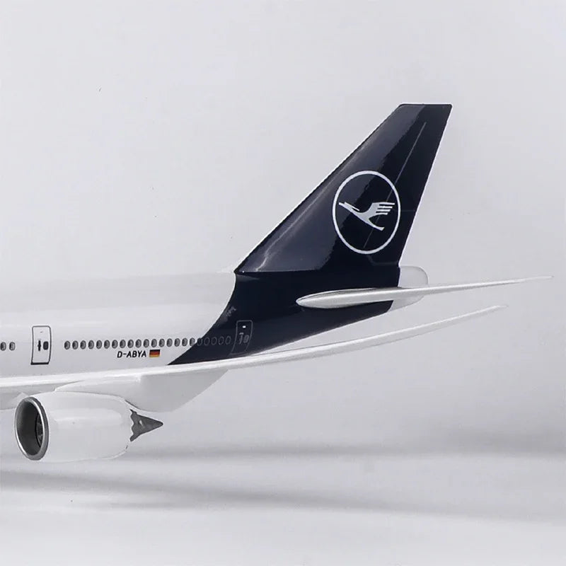 B747 Lufthansa New Painting - Scale 1/150 - 47cm - 18.5 in