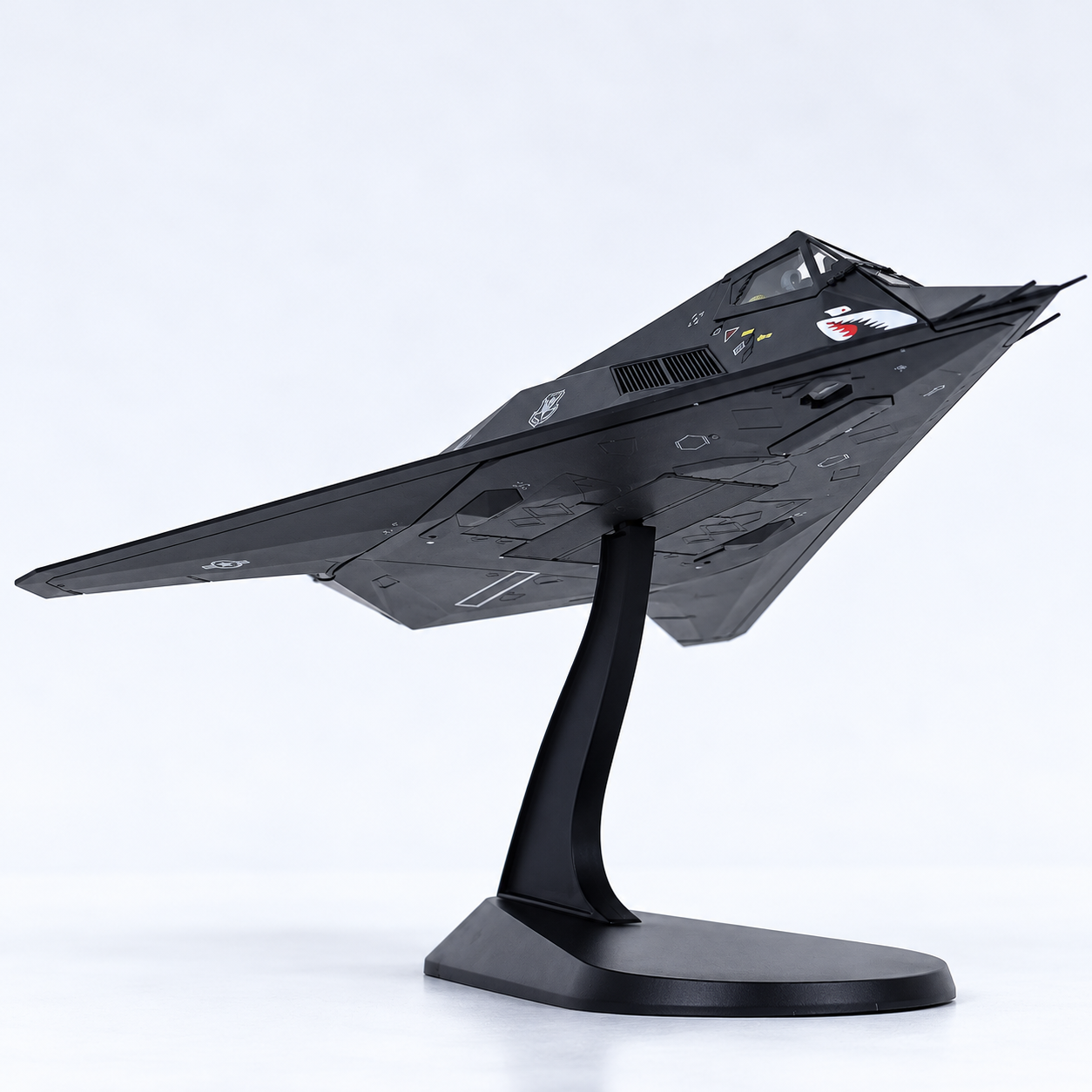US Air Force F-117 Nighthawk Stealth Aircraft 1:72 Scale Diecast Alloy & ABS Display Model